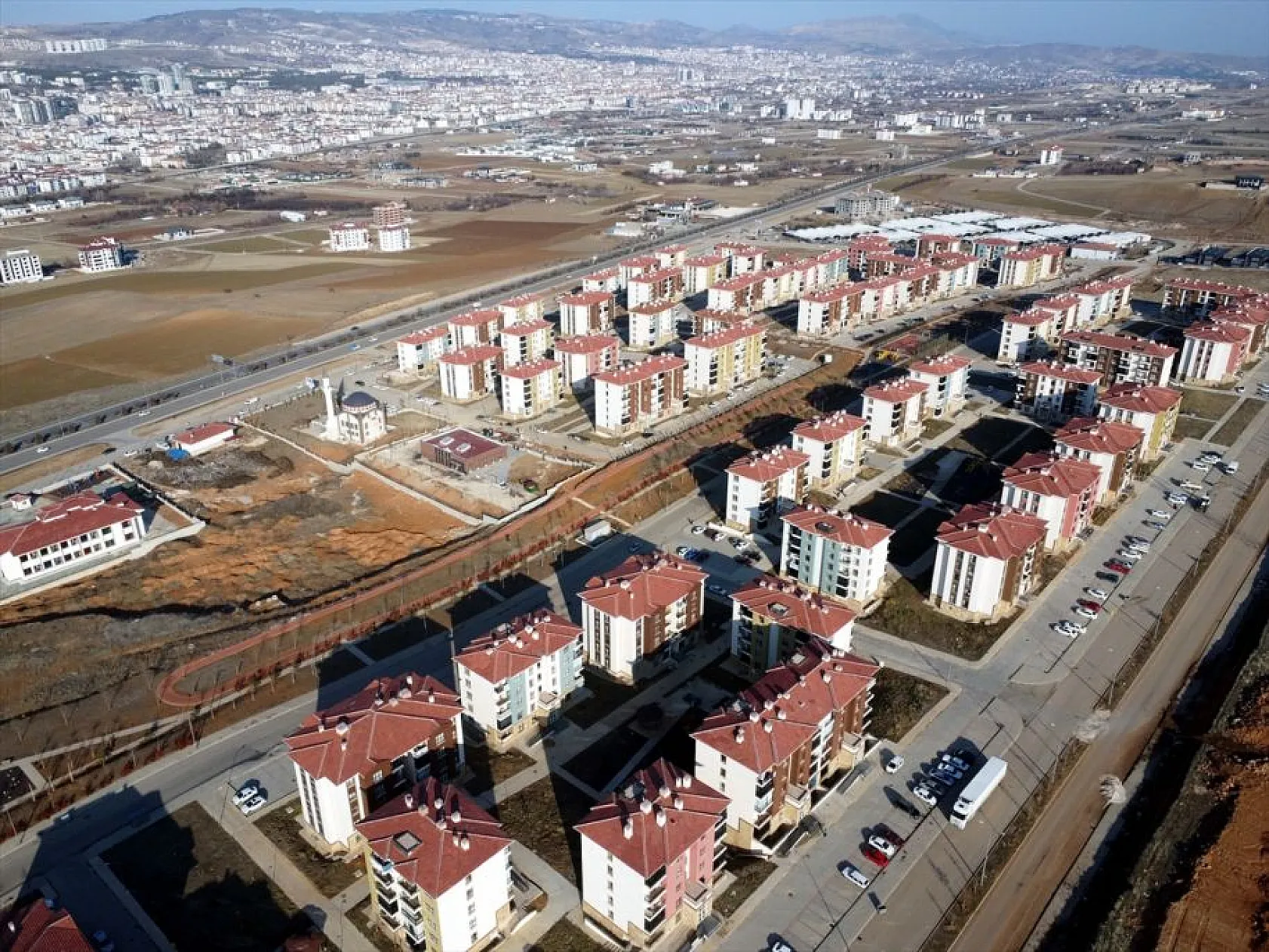 Depremzedeler yeni yuvalarında