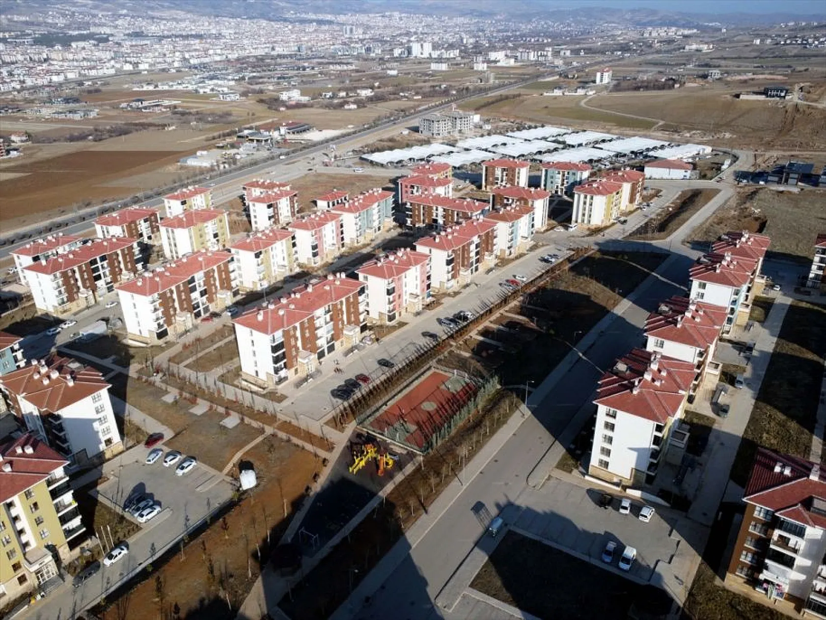 Depremzedeler yeni yuvalarında