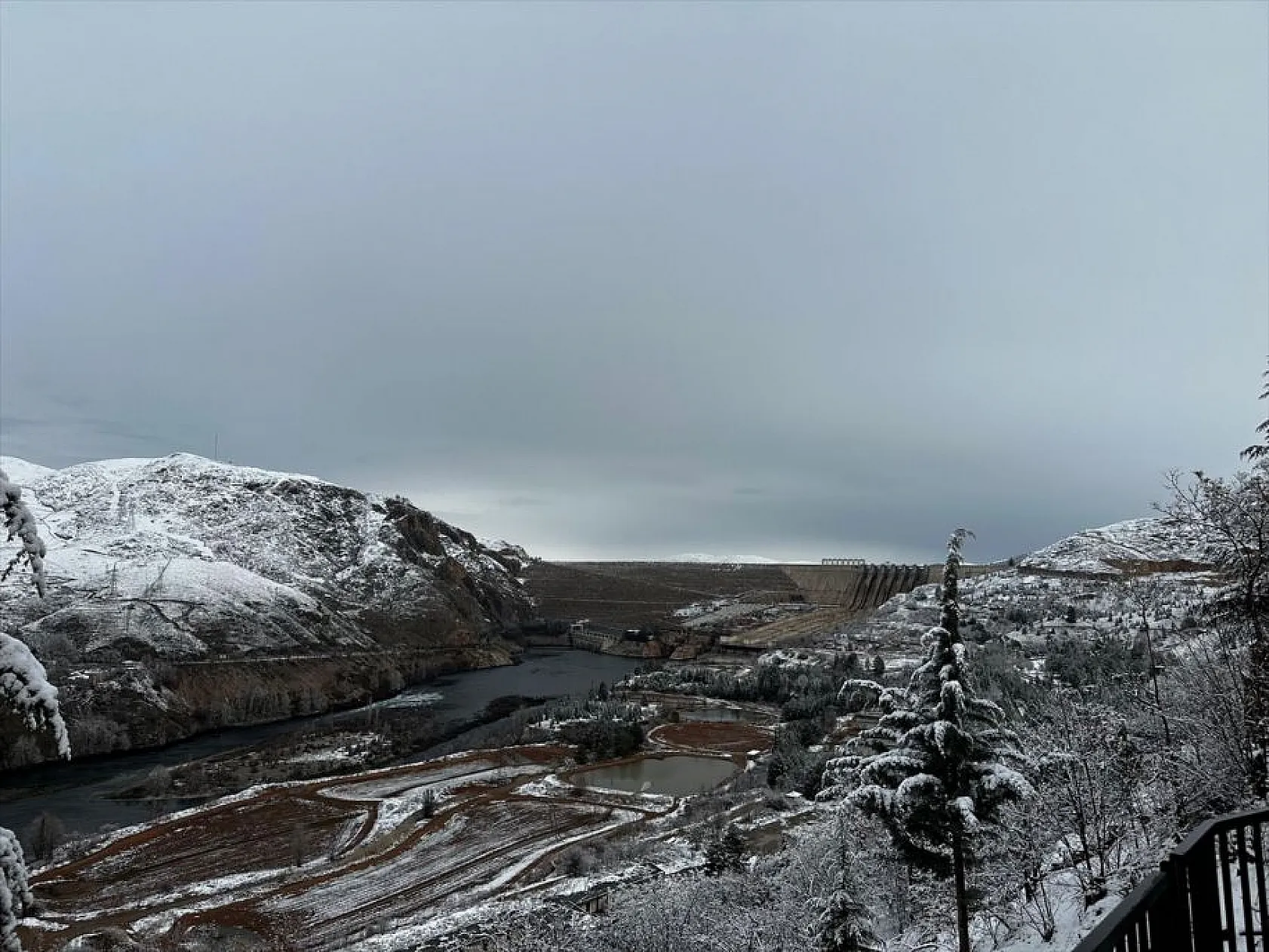 Keban Barajında etkili olan kar güzel görüntü oluşturdu
