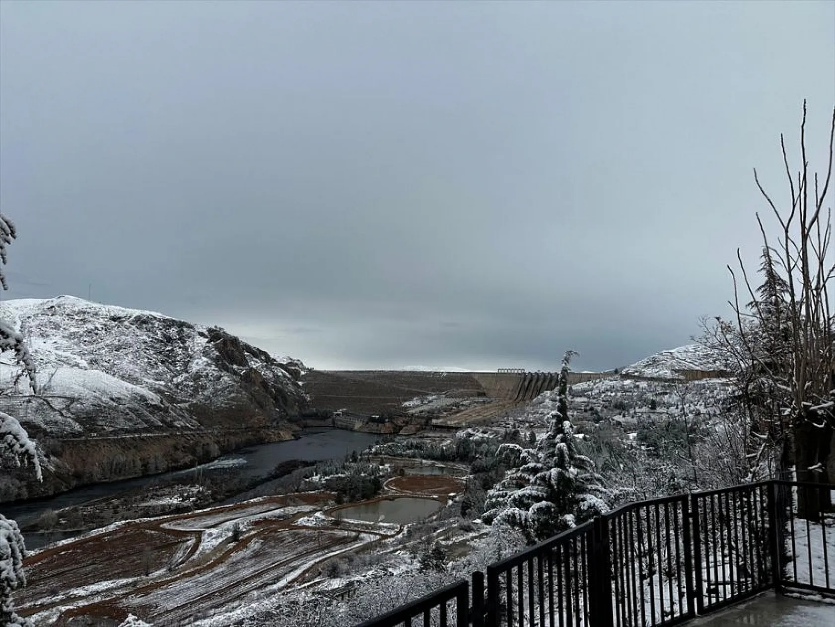 Keban Barajında etkili olan kar güzel görüntü oluşturdu
