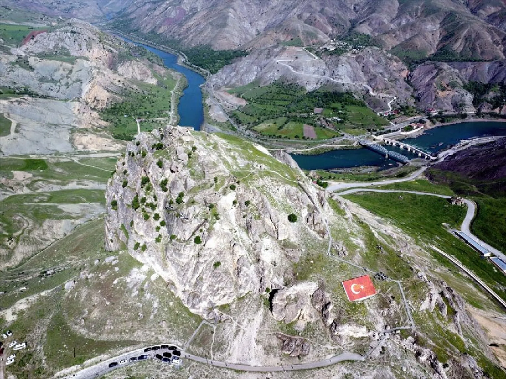 Elazığ'da tarihi Palu Kalesi'nde kazı çalışması başlatıldı