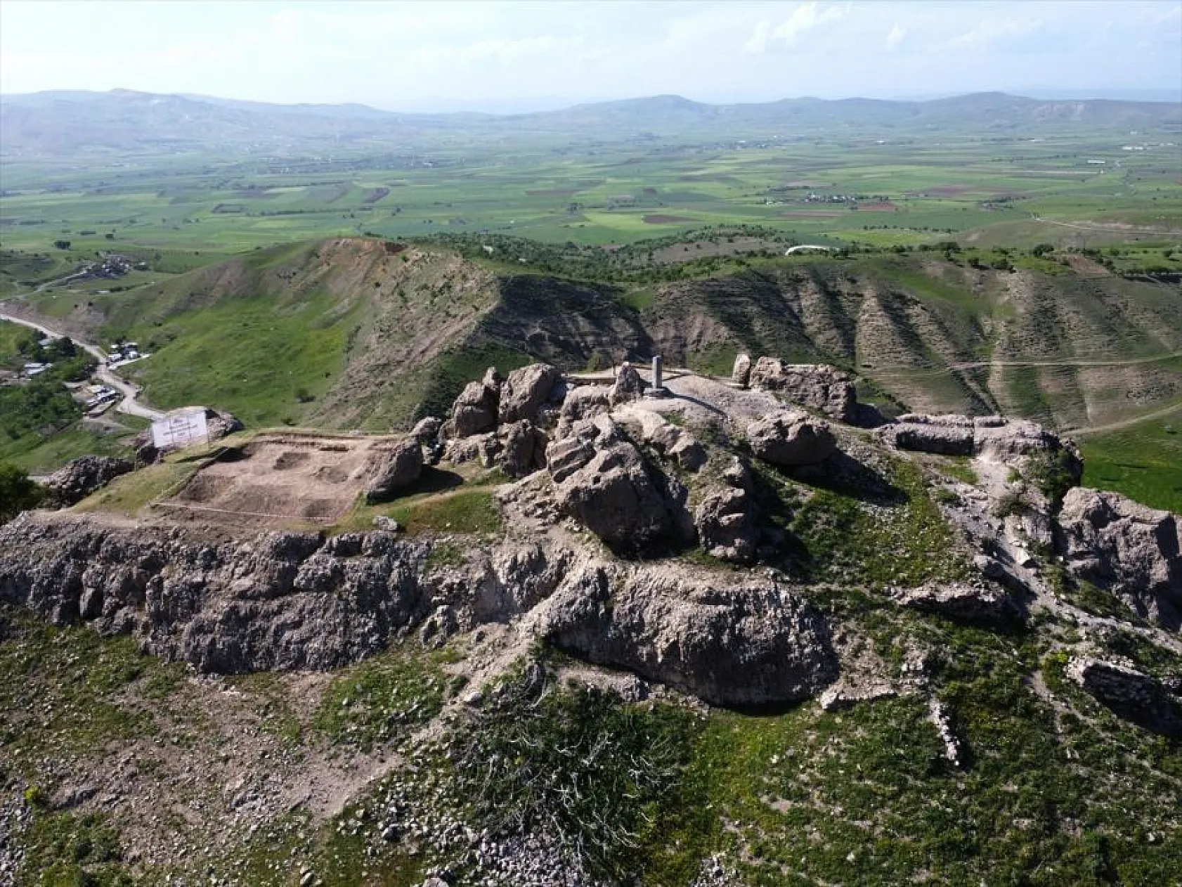 Elazığ'da tarihi Palu Kalesi'nde kazı çalışması başlatıldı