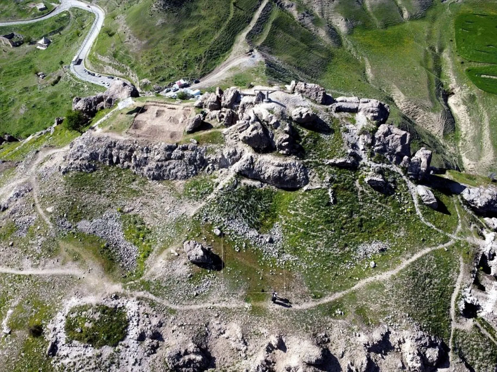 Elazığ'da tarihi Palu Kalesi'nde kazı çalışması başlatıldı