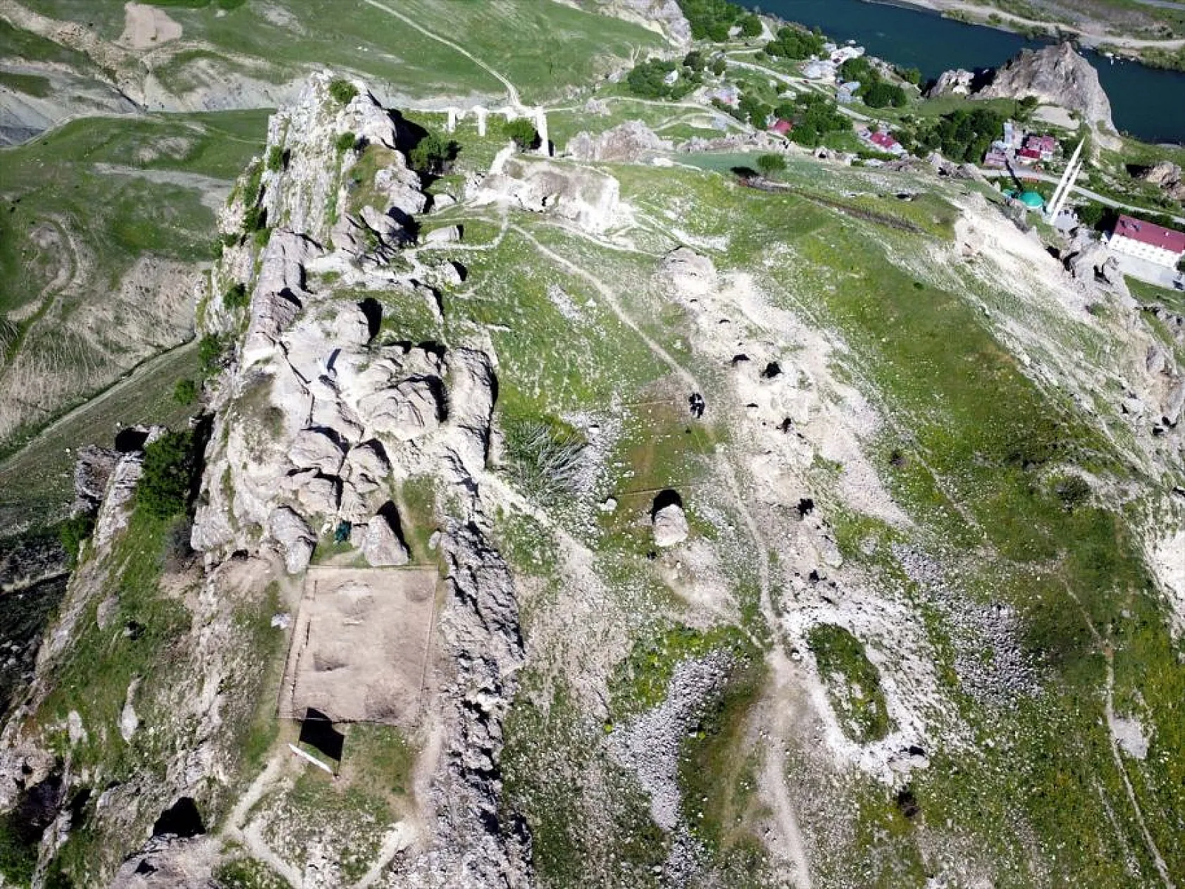 Elazığ'da tarihi Palu Kalesi'nde kazı çalışması başlatıldı