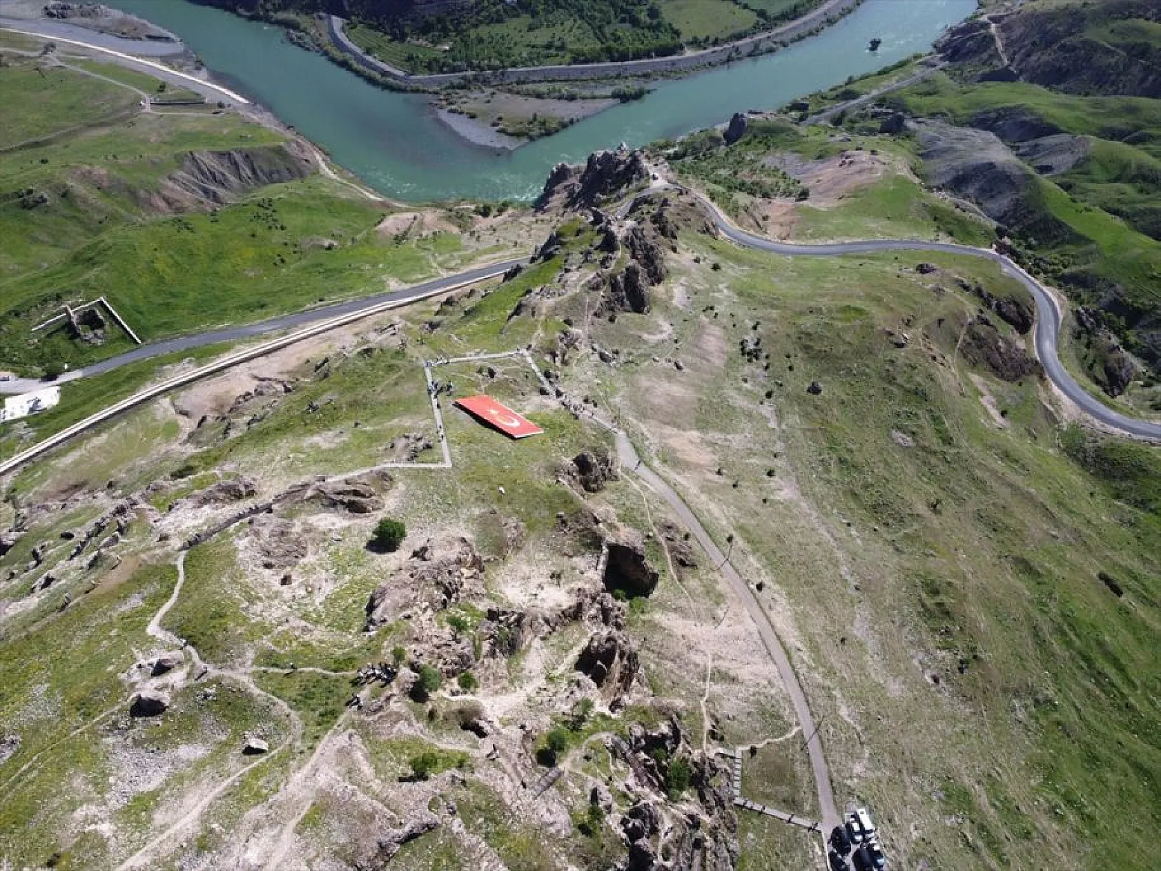 Elazığ'da tarihi Palu Kalesi'nde kazı çalışması başlatıldı