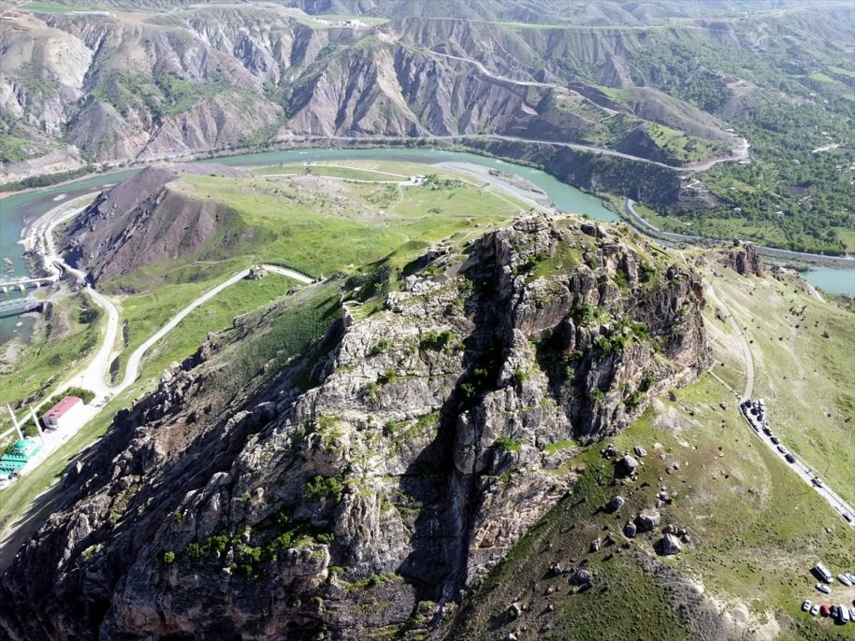 Elazığ'da tarihi Palu Kalesi'nde kazı çalışması başlatıldı
