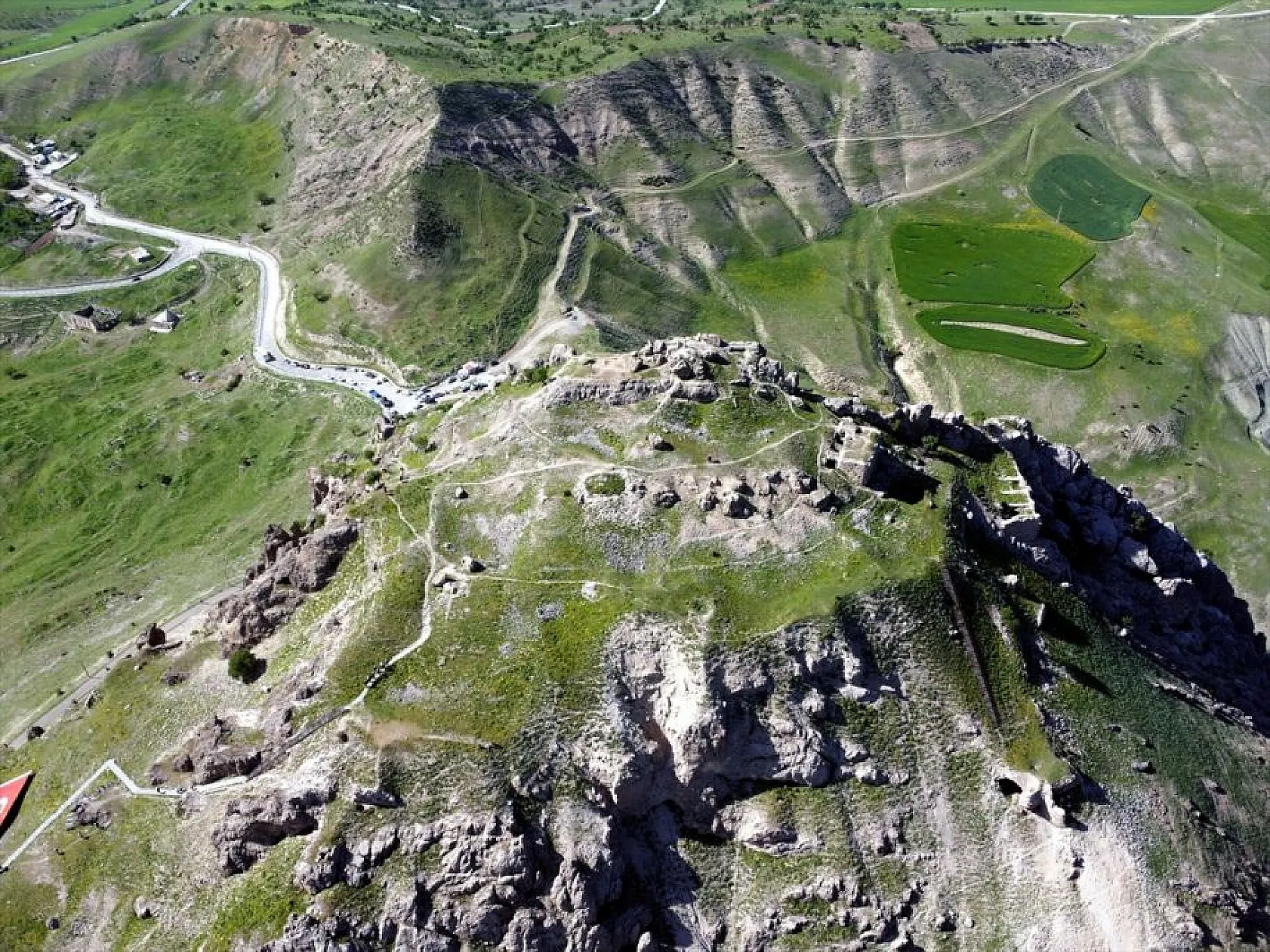 Elazığ'da tarihi Palu Kalesi'nde kazı çalışması başlatıldı