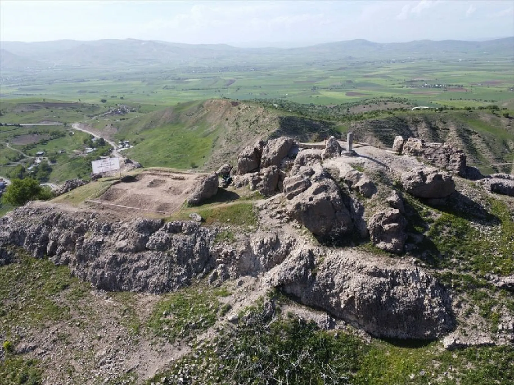 Elazığ'da tarihi Palu Kalesi'nde kazı çalışması başlatıldı