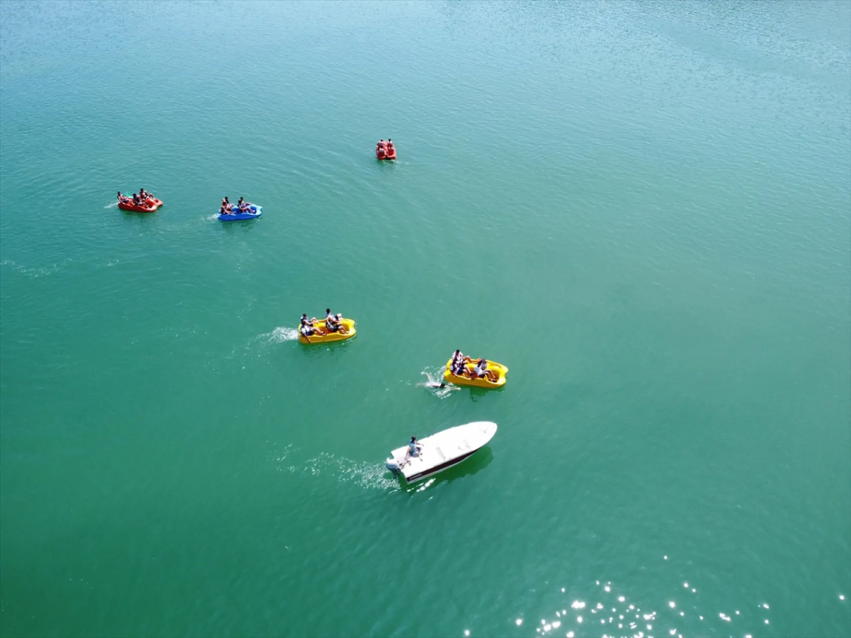 Elazığ'da tatilcilerin gözdesi: Hazar Gölü
