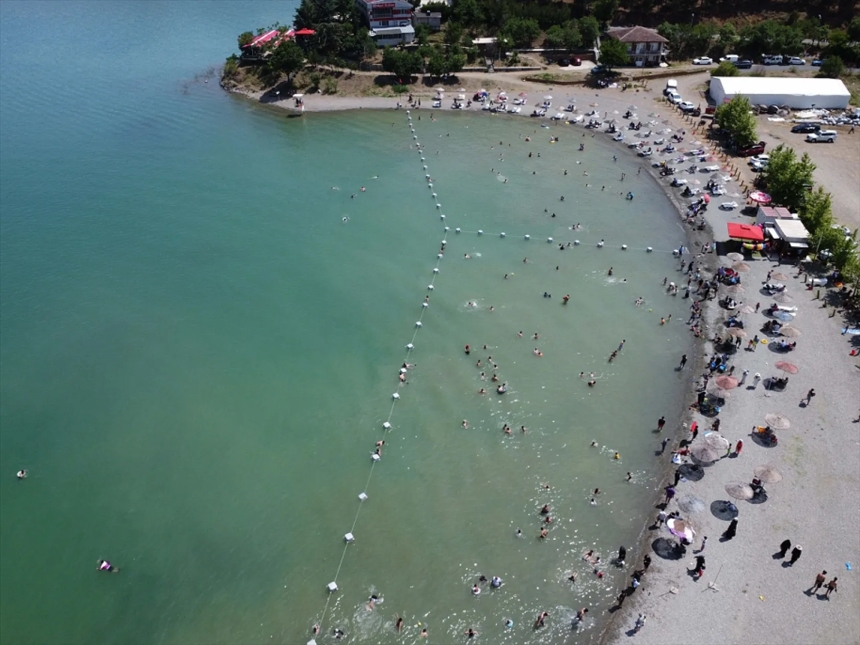 Elazığ'da tatilcilerin gözdesi: Hazar Gölü