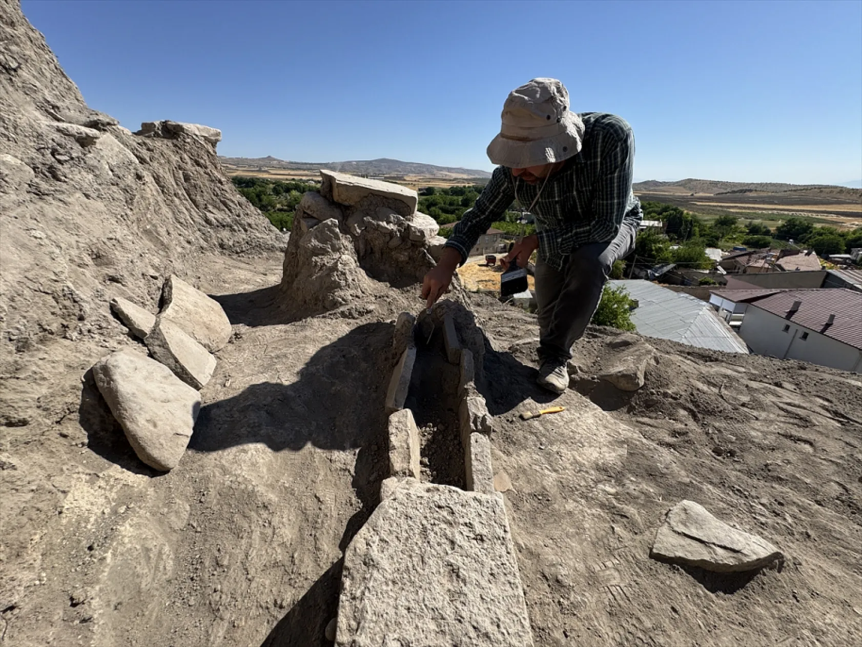 Elazığ'da 6 bin yıllık tapınak alanı bulundu