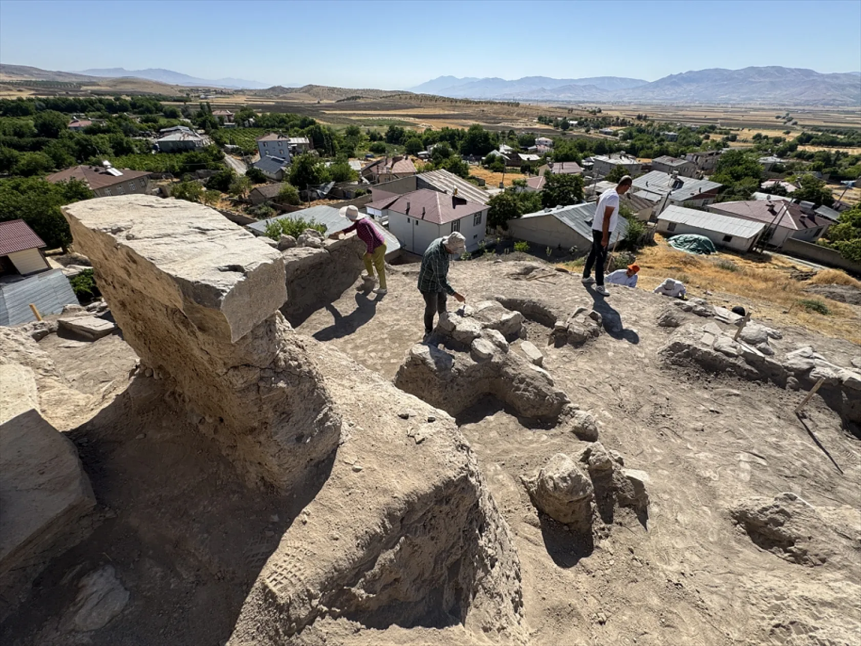 Elazığ'da 6 bin yıllık tapınak alanı bulundu