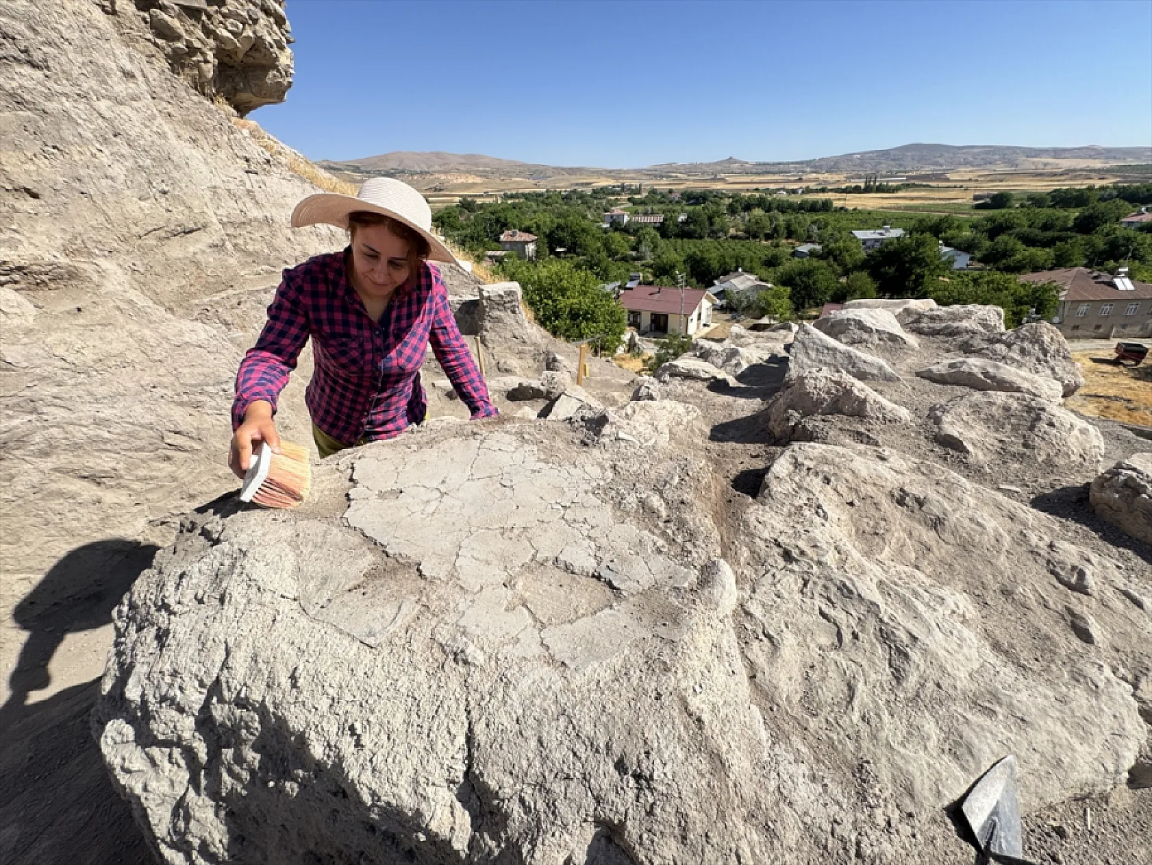 Elazığ'da 6 bin yıllık tapınak alanı bulundu