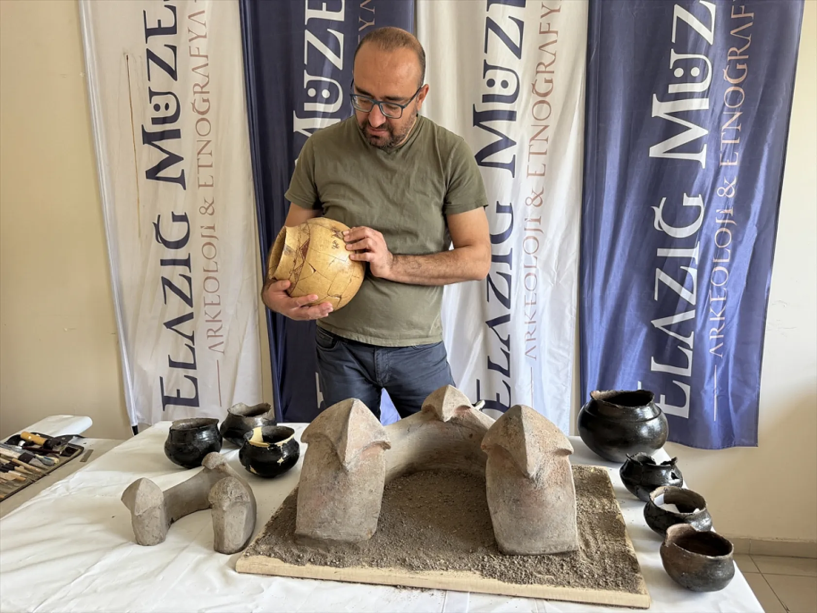 Elazığ'da 6 bin yıllık tapınak alanı bulundu