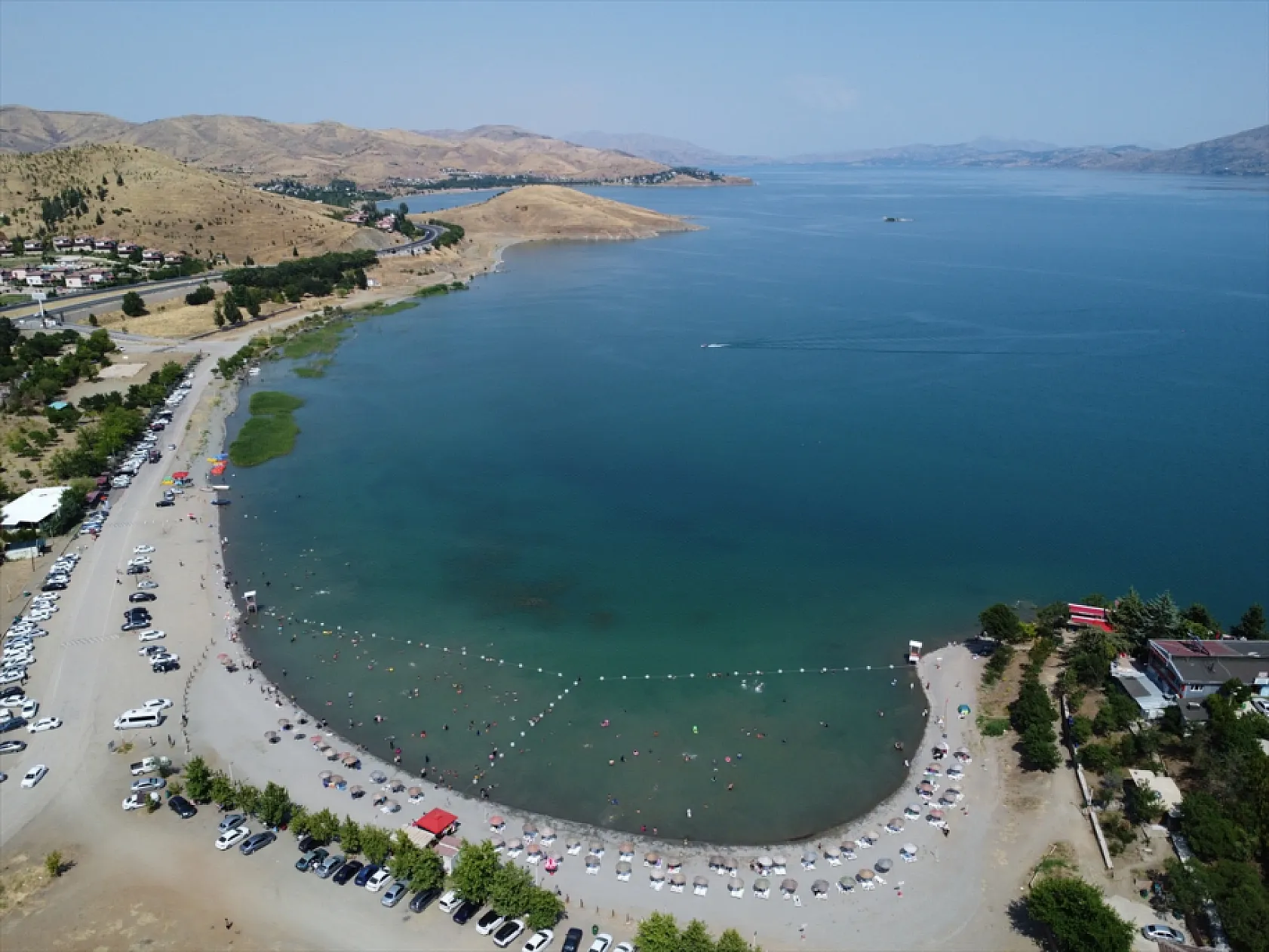 Elazığ'ın gizli cenneti Hazar Gölü tatilcileri büyülüyor