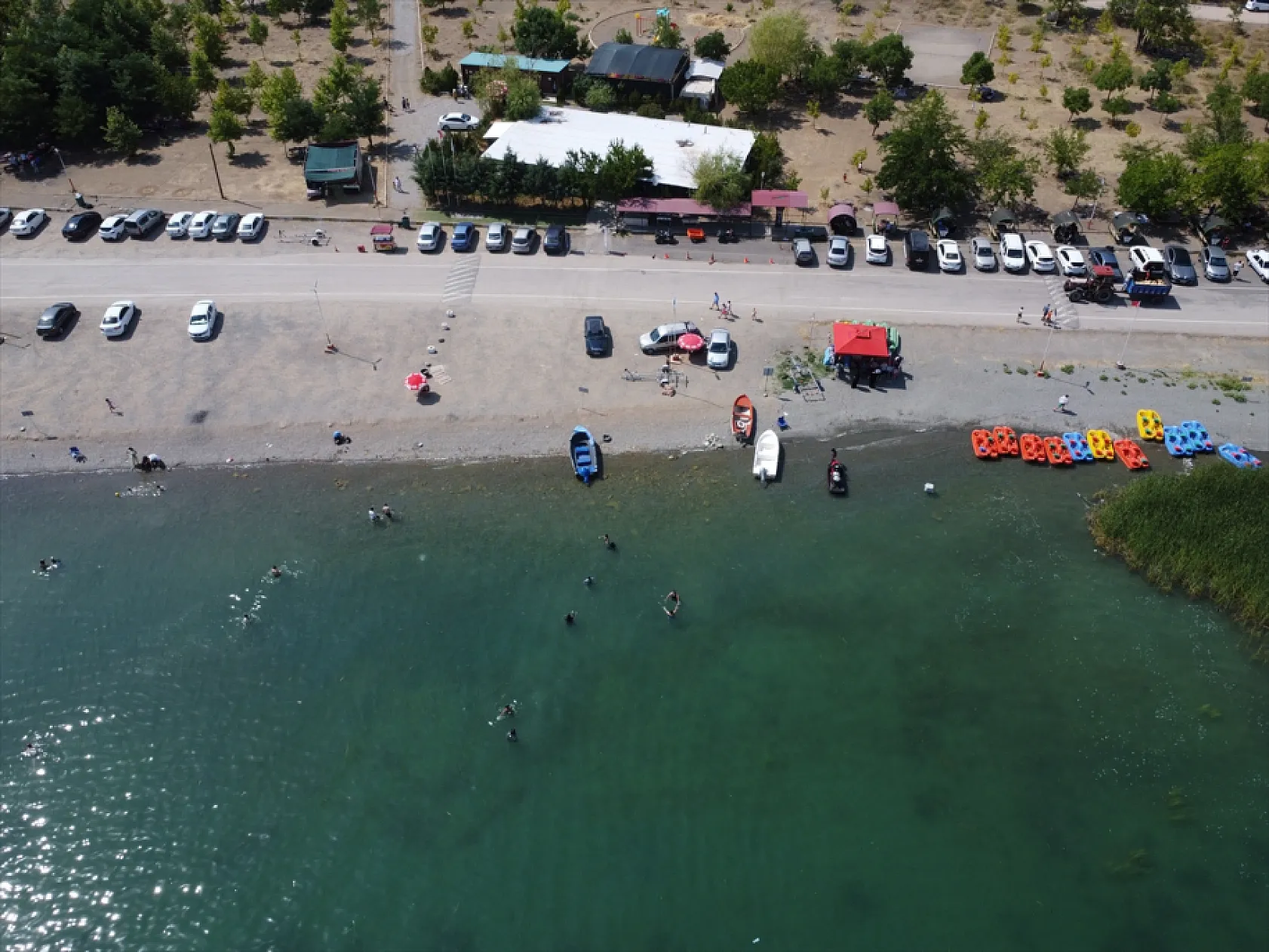 Elazığ'ın gizli cenneti Hazar Gölü tatilcileri büyülüyor