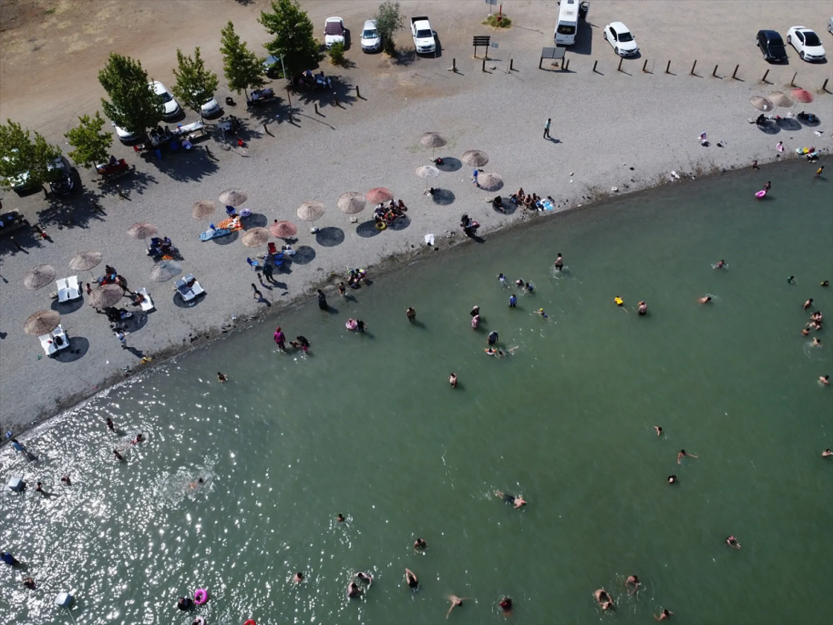 Elazığ'ın gizli cenneti Hazar Gölü tatilcileri büyülüyor