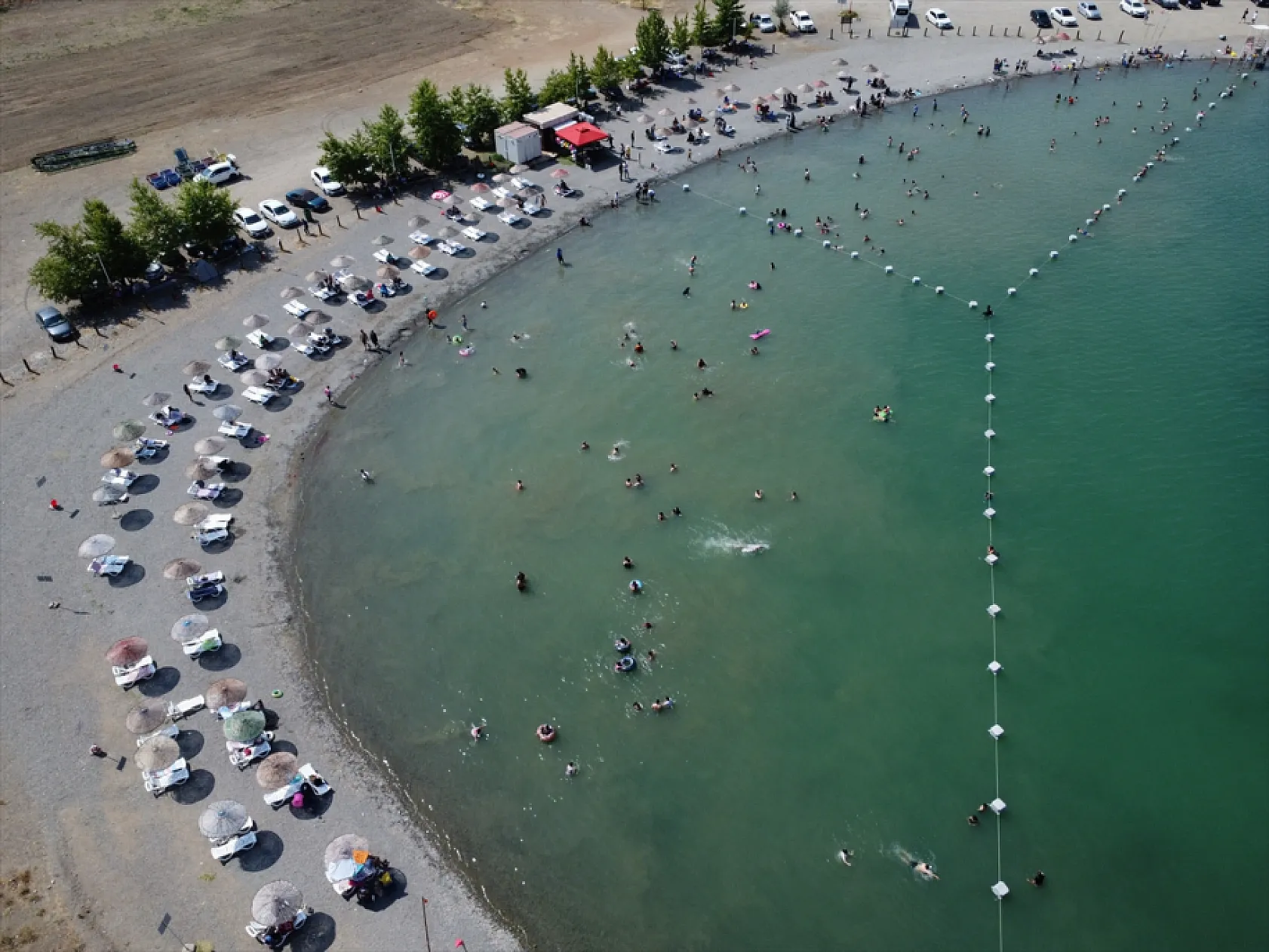 Elazığ'ın gizli cenneti Hazar Gölü tatilcileri büyülüyor