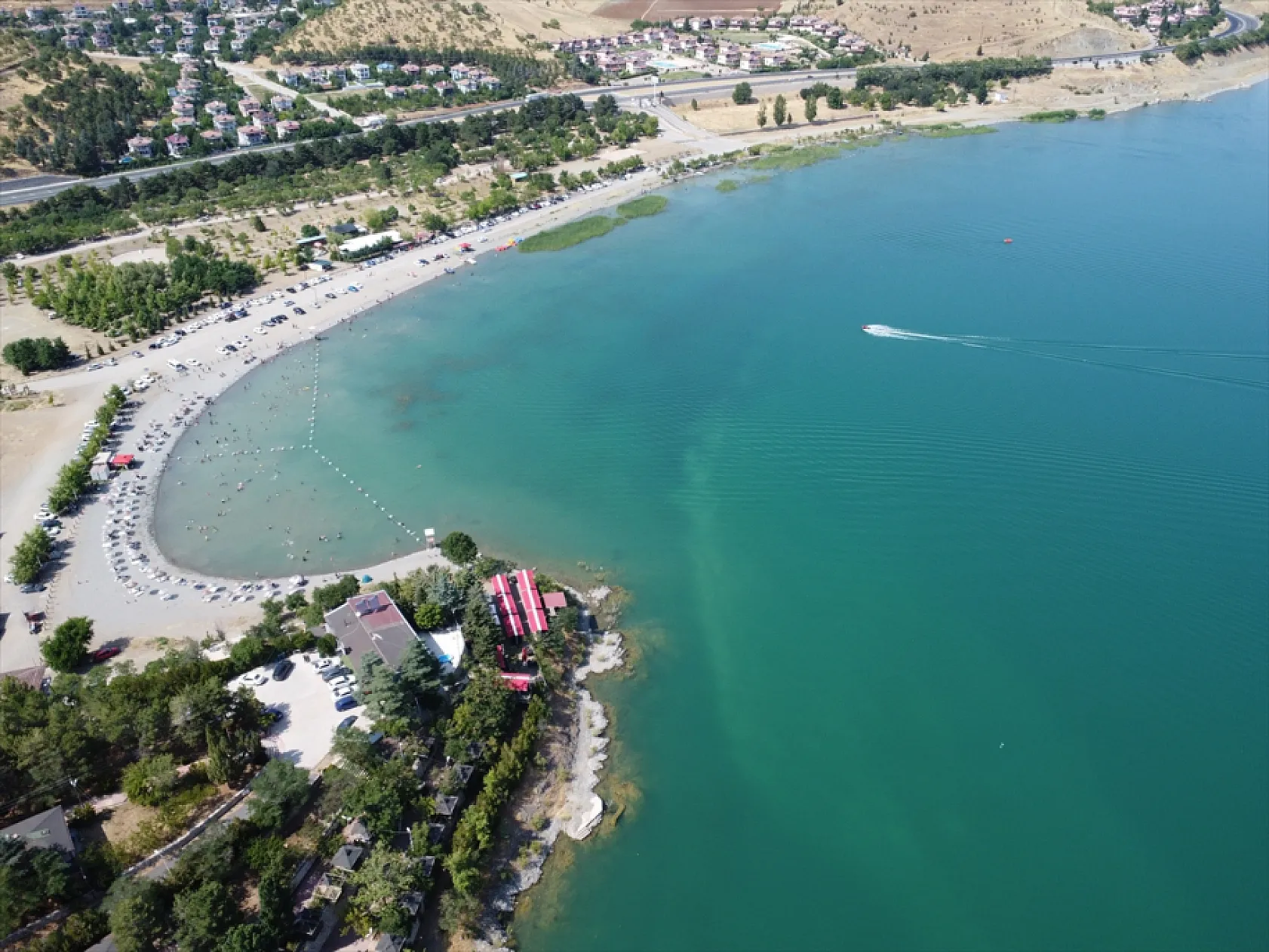 Elazığ'ın gizli cenneti Hazar Gölü tatilcileri büyülüyor