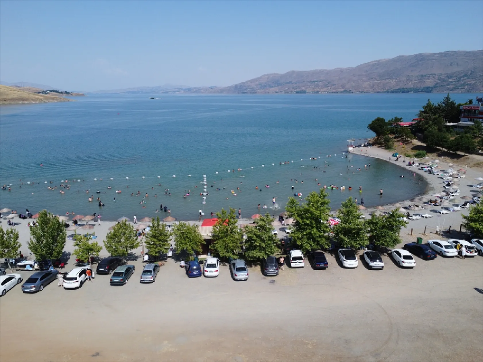 Elazığ'ın gizli cenneti Hazar Gölü tatilcileri büyülüyor