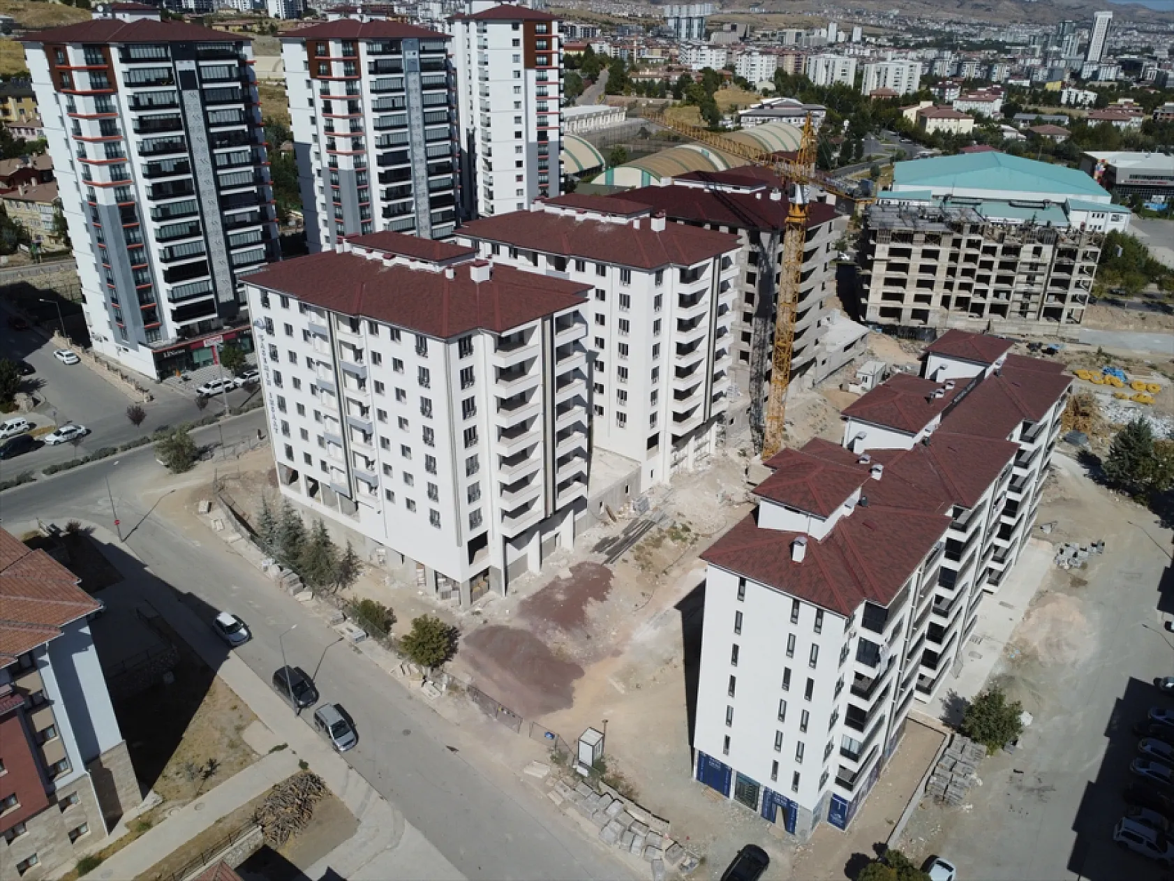 Elazığ'da 1216 aile yeni evine kavuştu