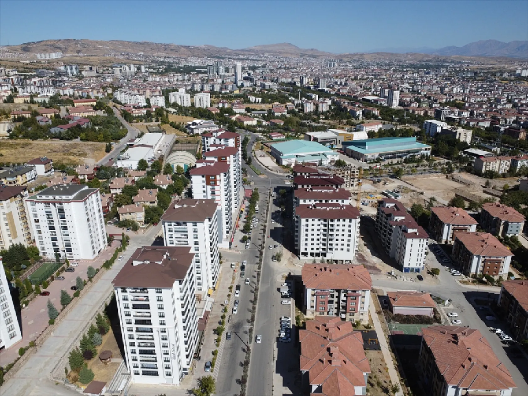 Elazığ'da 1216 aile yeni evine kavuştu