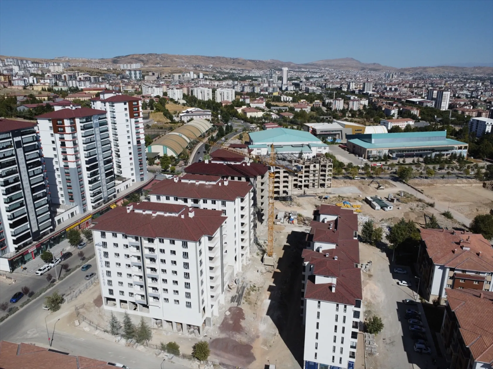 Elazığ'da 1216 aile yeni evine kavuştu