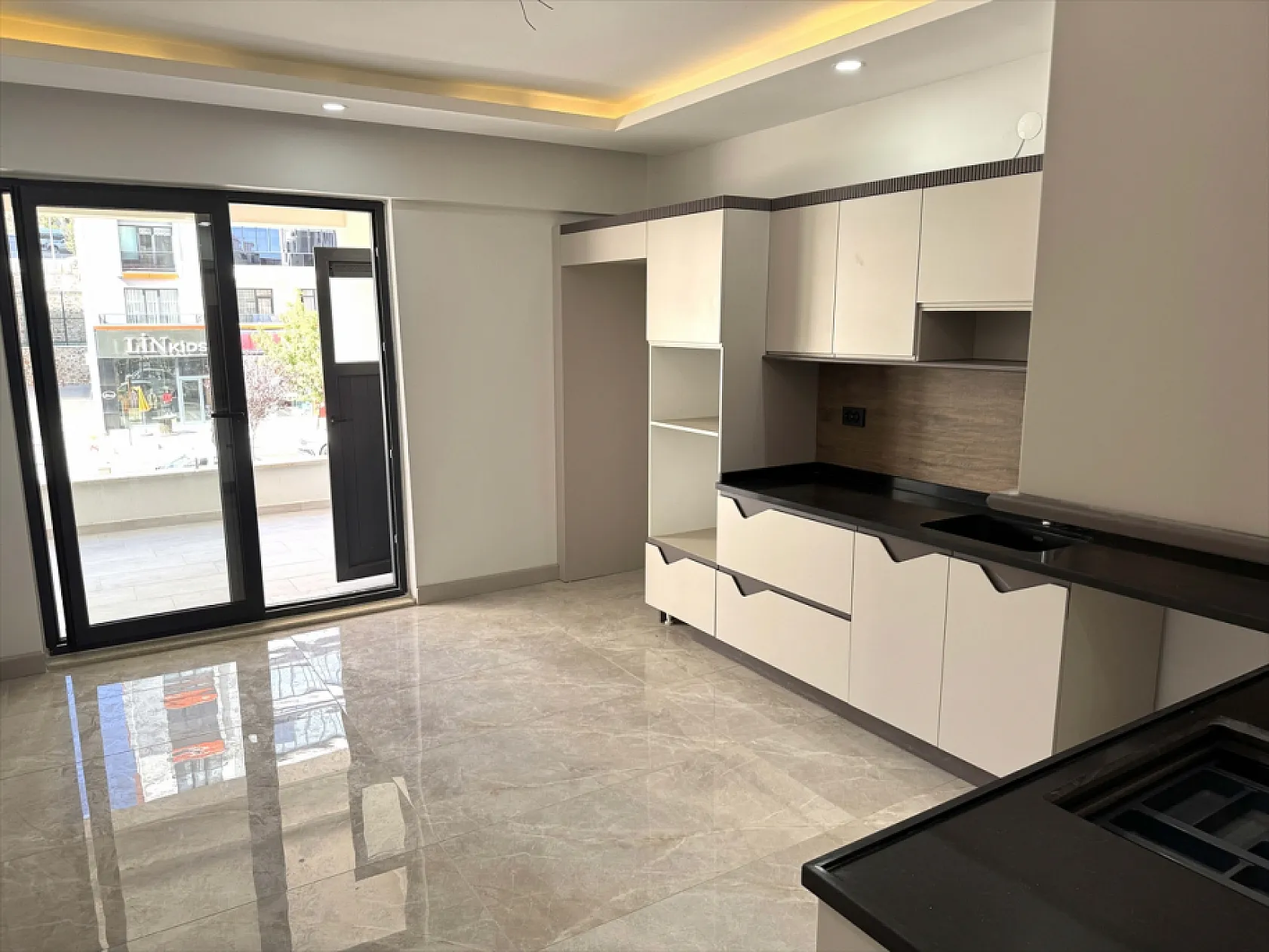 Elazığ'da 1216 aile yeni evine kavuştu