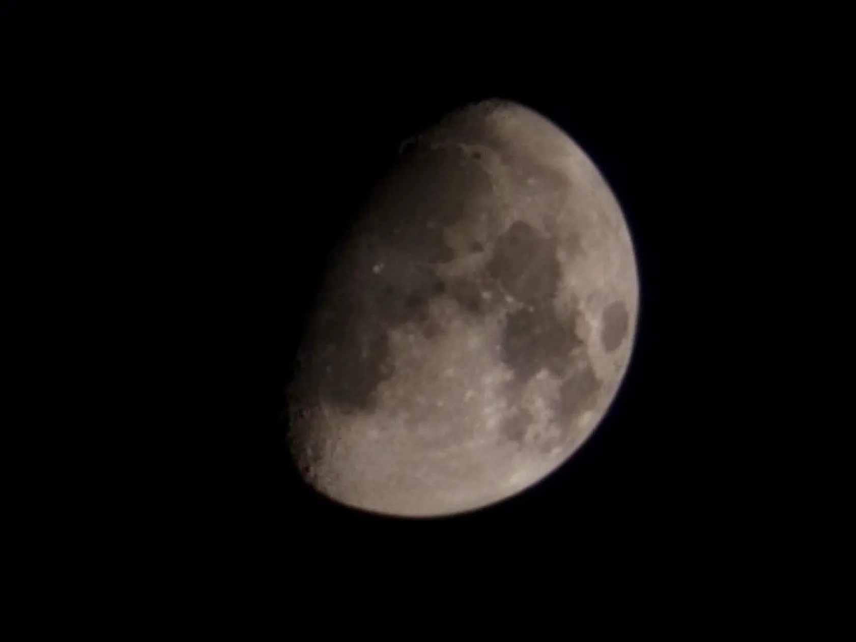 Elazığ'da yarım ay manzarası