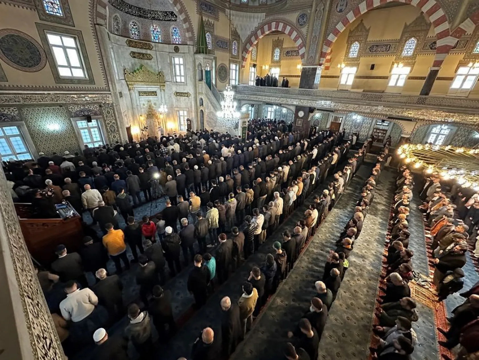 Bayram namazında camiler doldu taştı