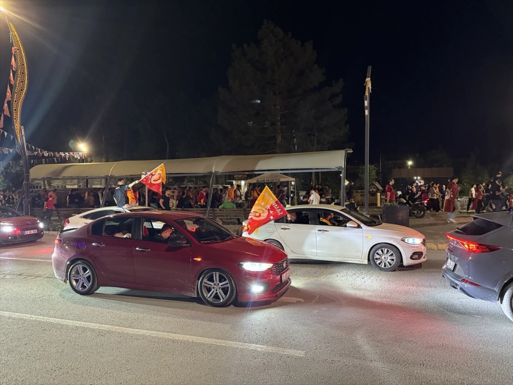 Elazığ'da sarı-kırmızı gece
