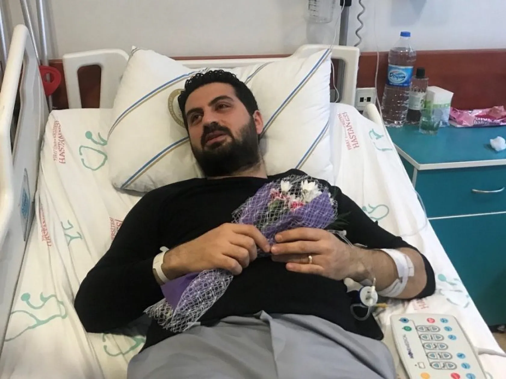 Çiçekler bu kez sevgililere değil, depremzedelere