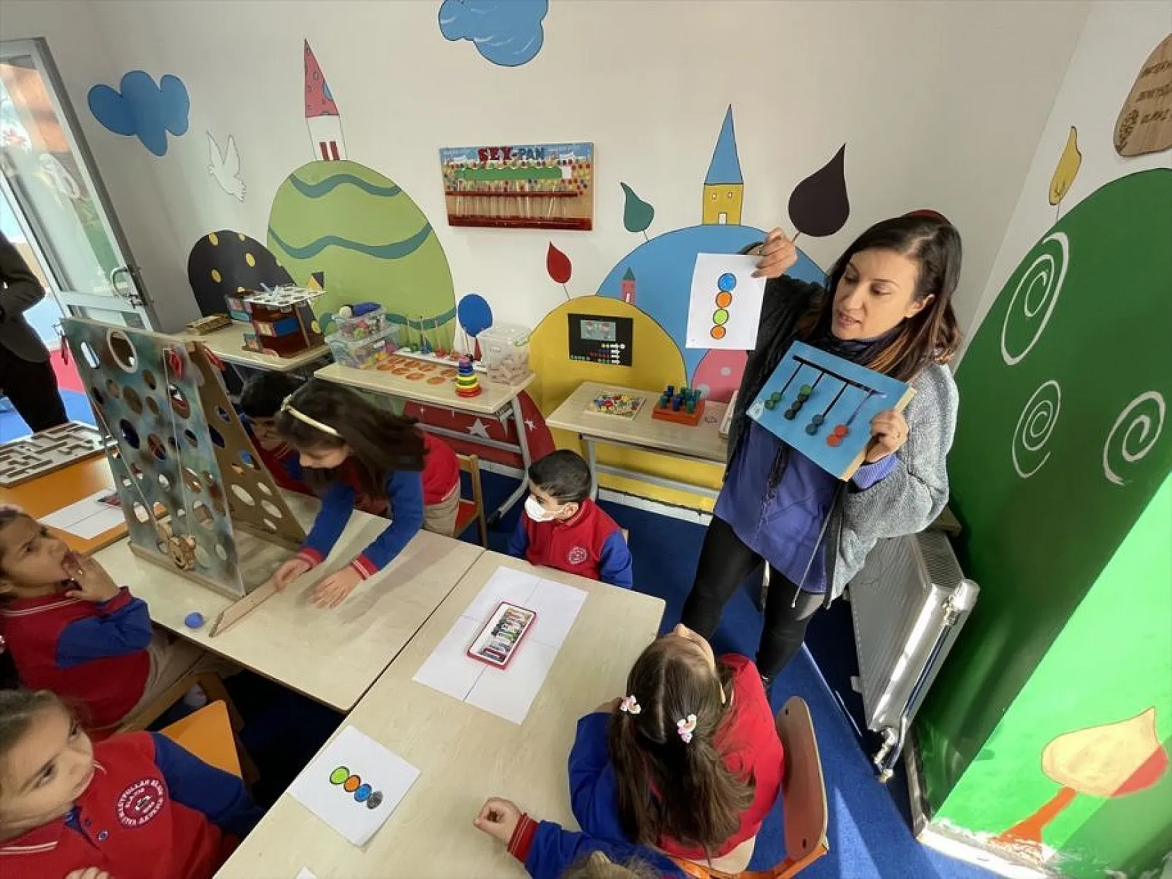 Çocuklar 'Masalmatikevi'nde masal ve oyunla matematik öğreniyor