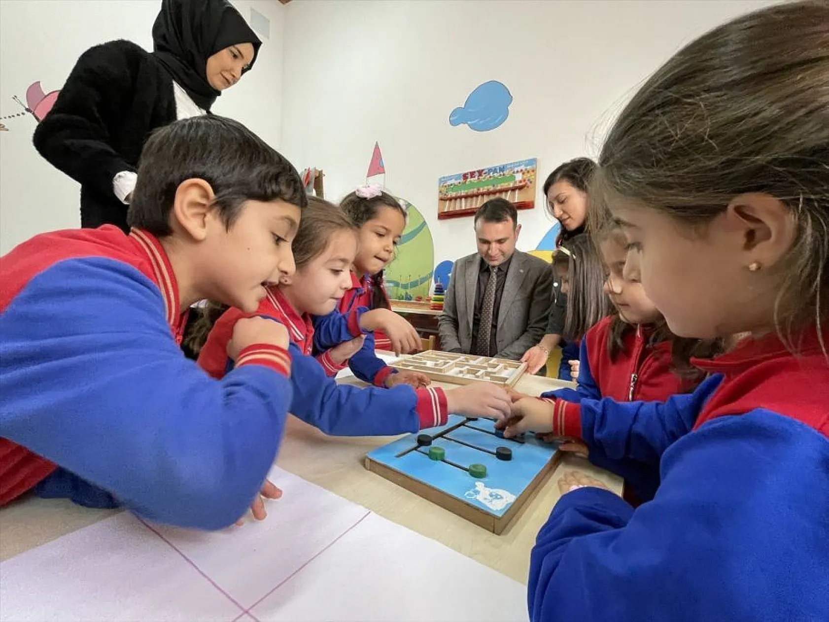 Çocuklar 'Masalmatikevi'nde masal ve oyunla matematik öğreniyor