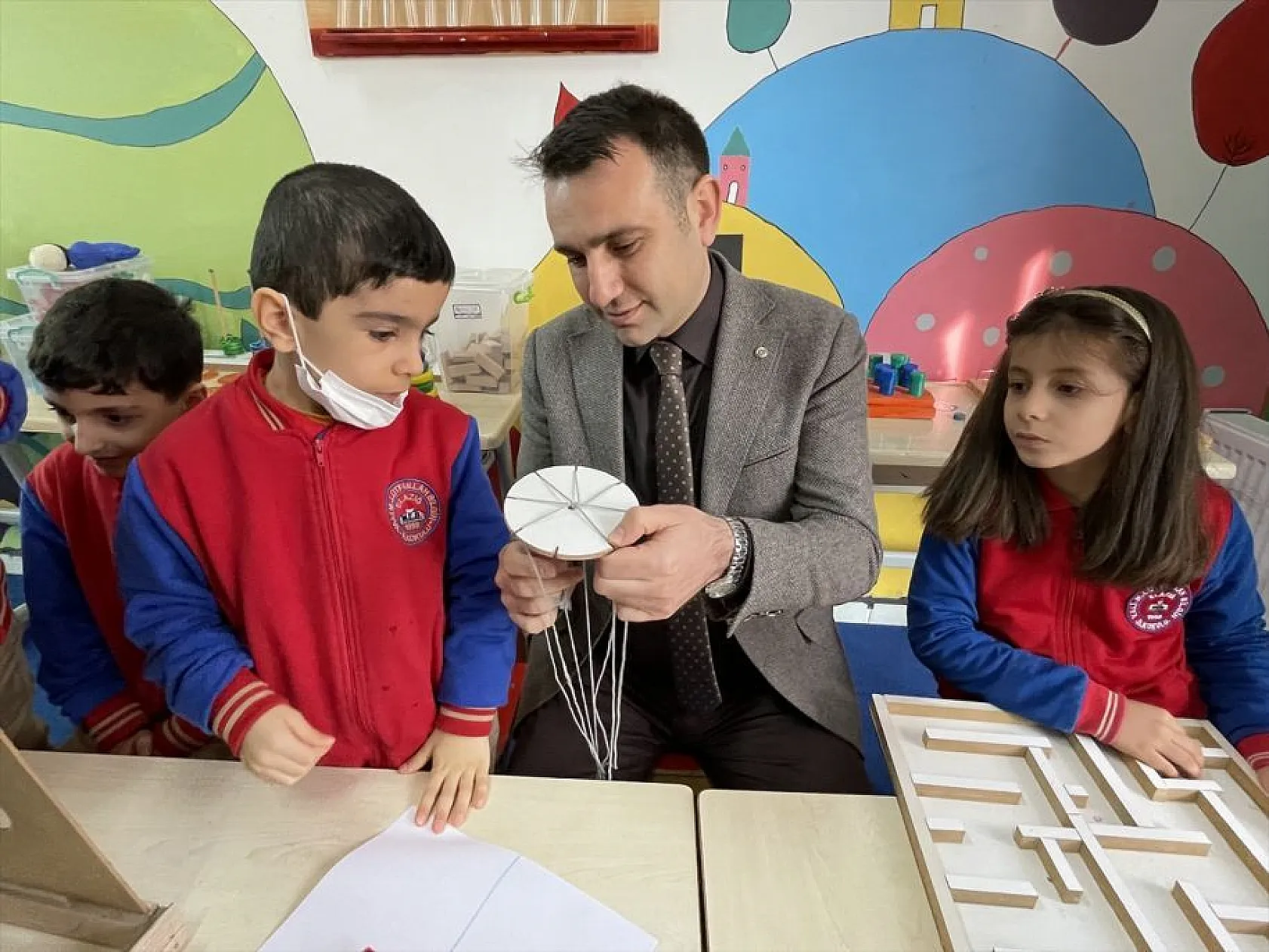 Çocuklar 'Masalmatikevi'nde masal ve oyunla matematik öğreniyor