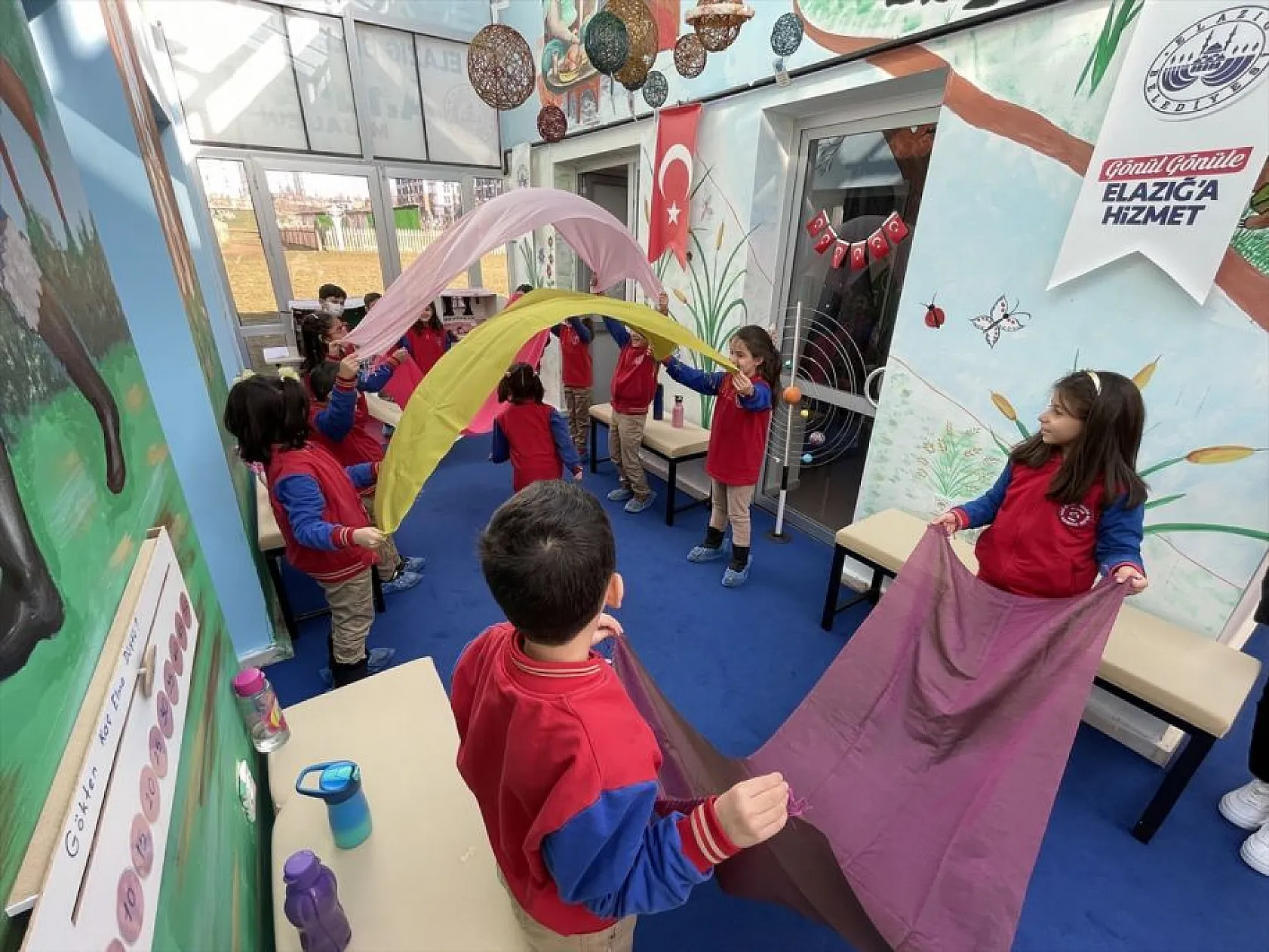 Çocuklar 'Masalmatikevi'nde masal ve oyunla matematik öğreniyor