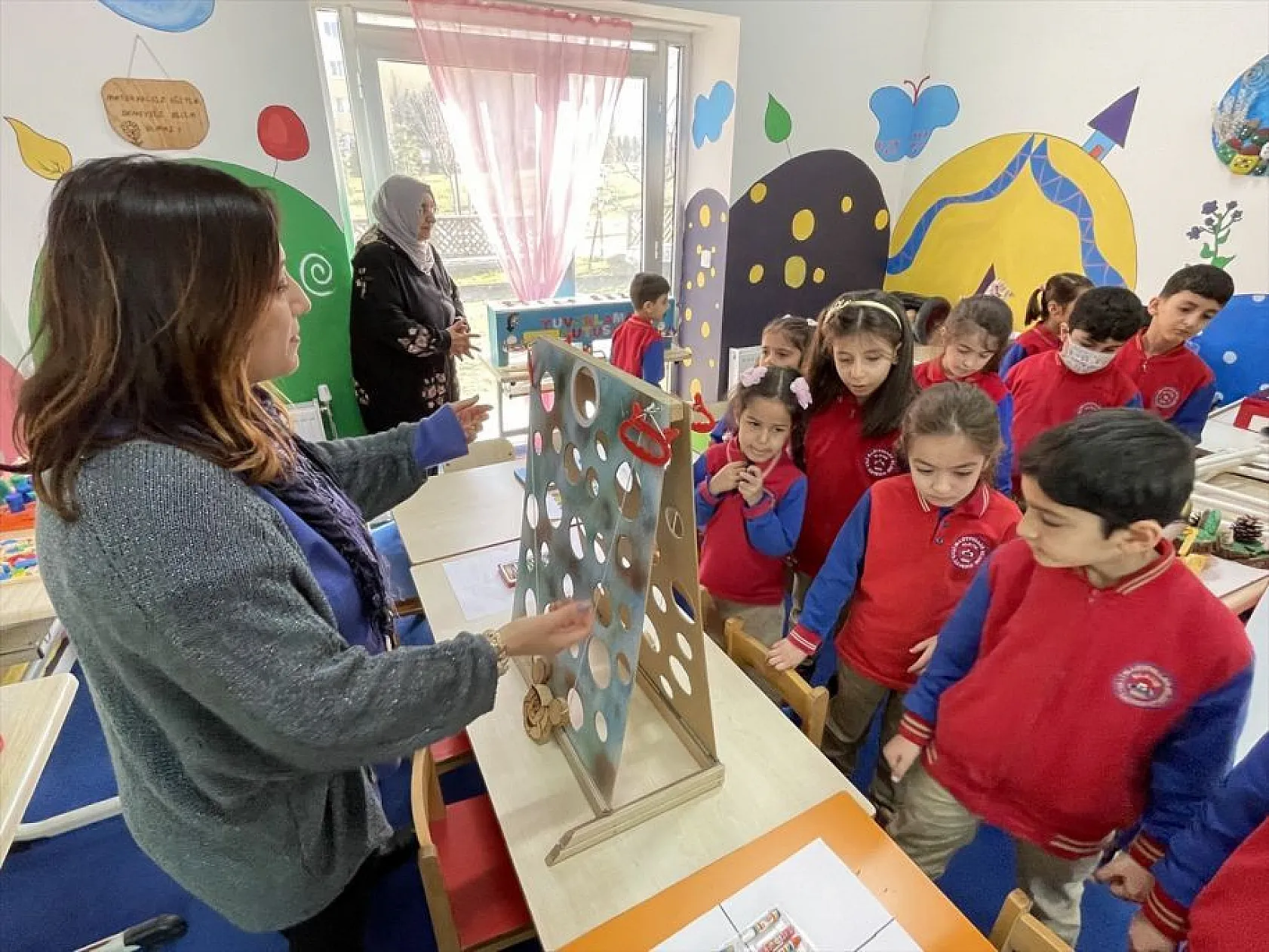 Çocuklar 'Masalmatikevi'nde masal ve oyunla matematik öğreniyor