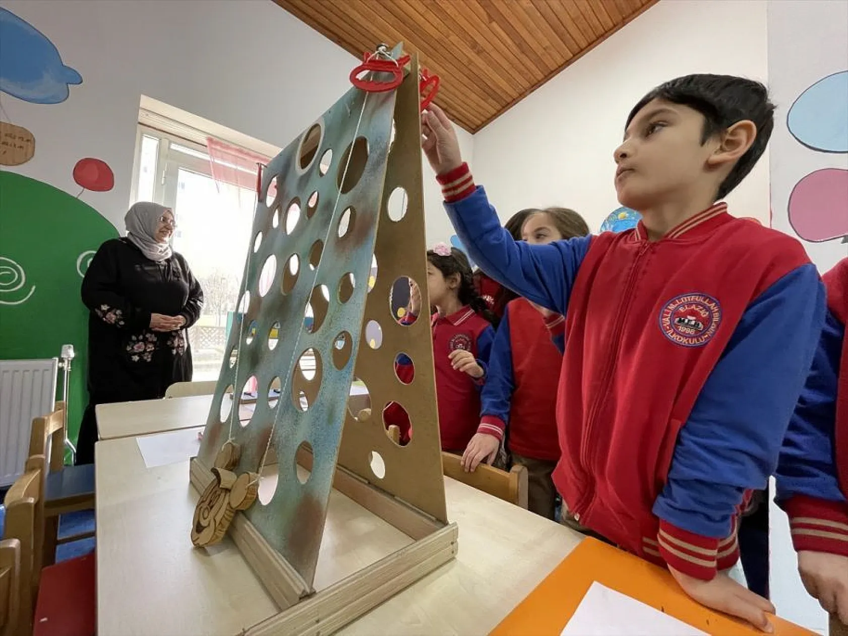 Çocuklar 'Masalmatikevi'nde masal ve oyunla matematik öğreniyor