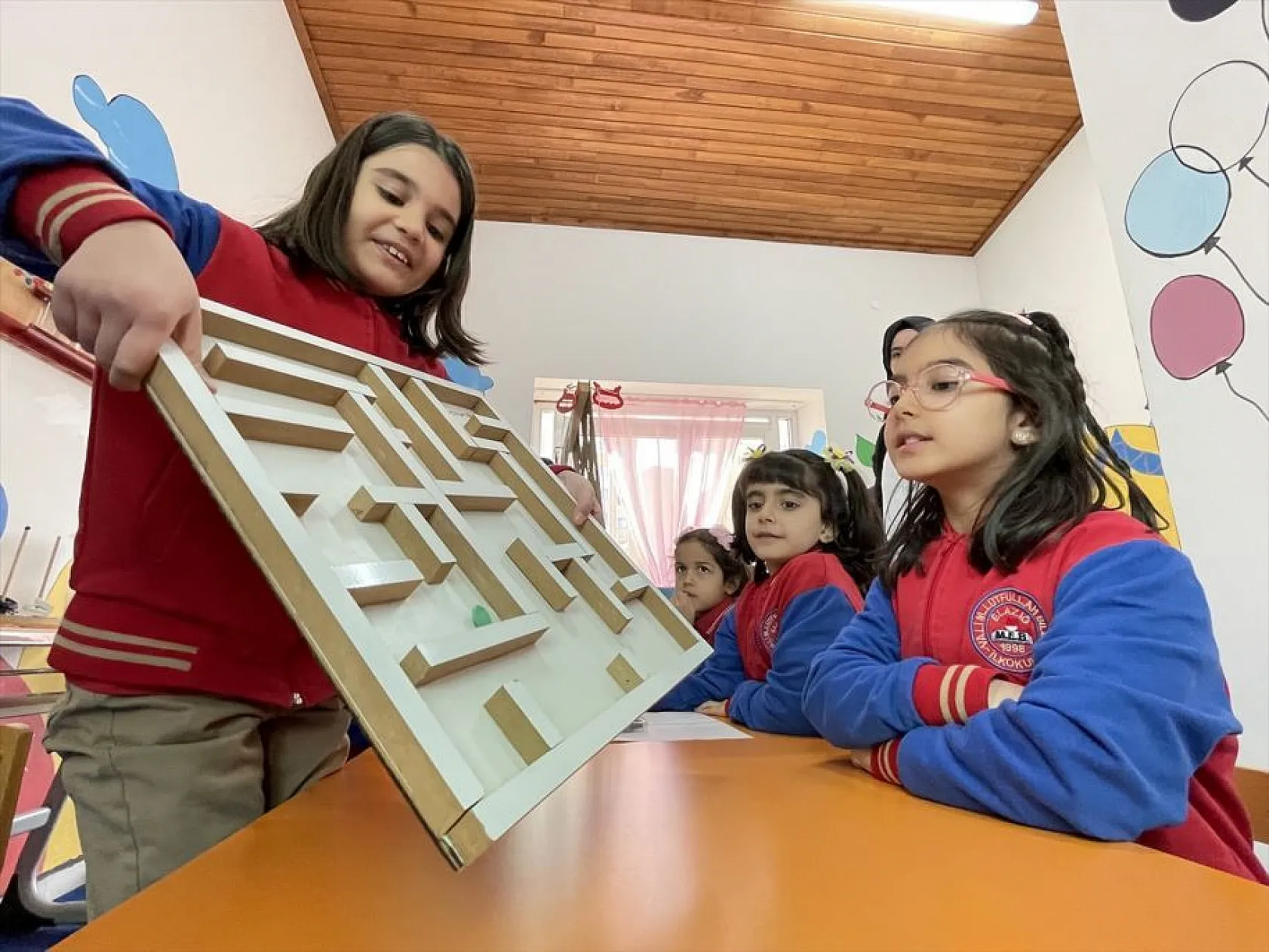 Çocuklar 'Masalmatikevi'nde masal ve oyunla matematik öğreniyor