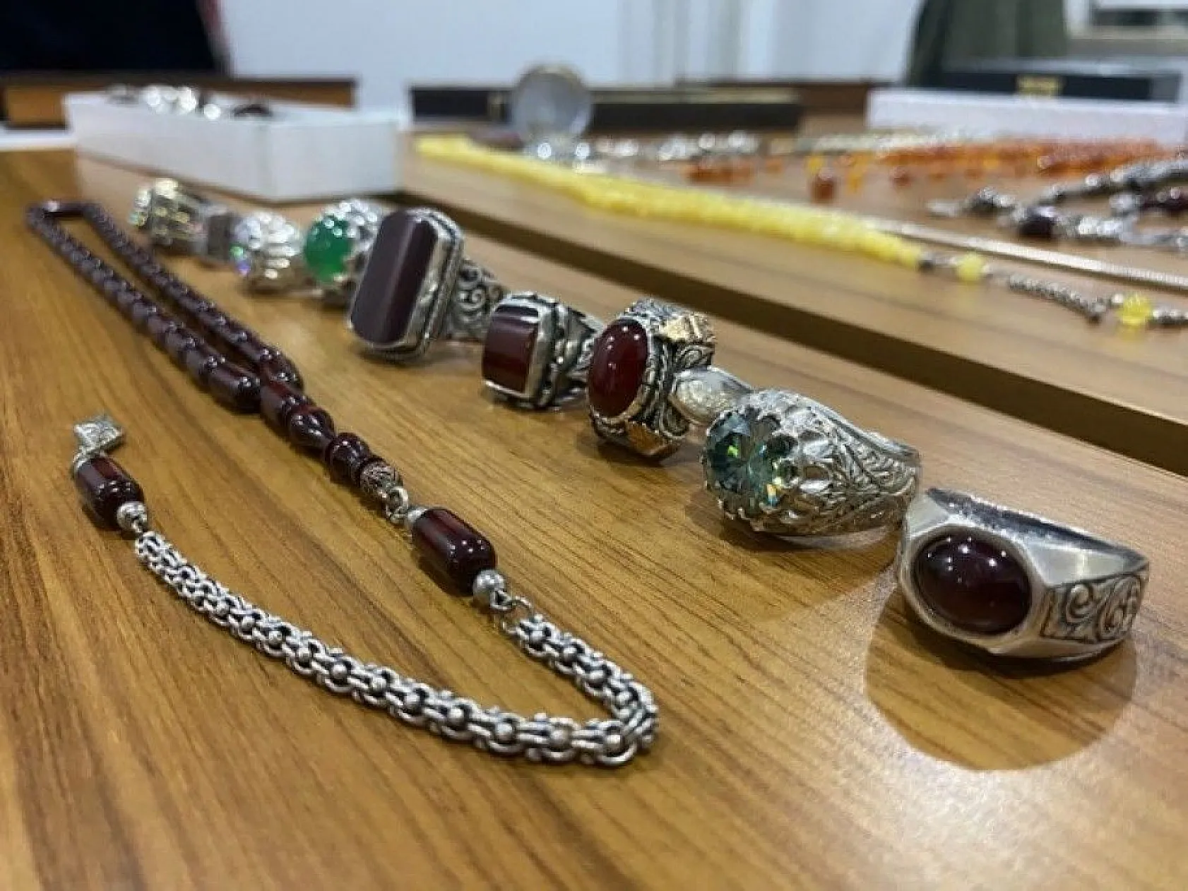 Daire fiyatına tespih koleksiyonu