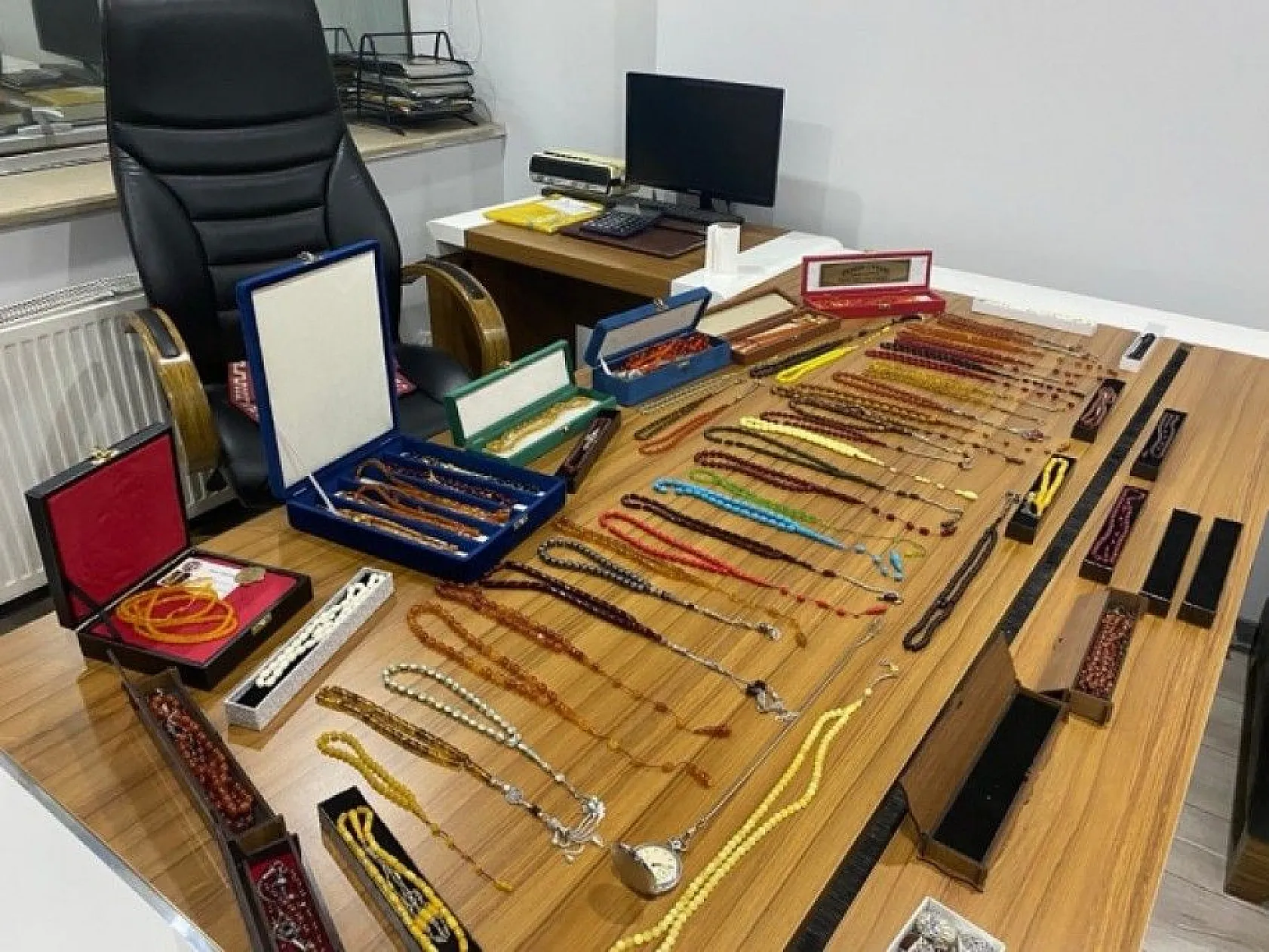 Daire fiyatına tespih koleksiyonu