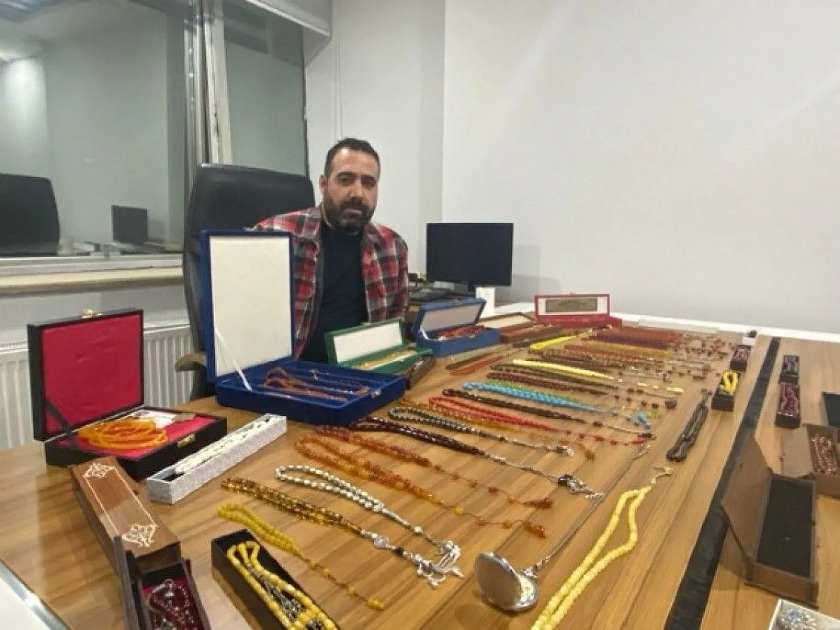 Daire fiyatına tespih koleksiyonu