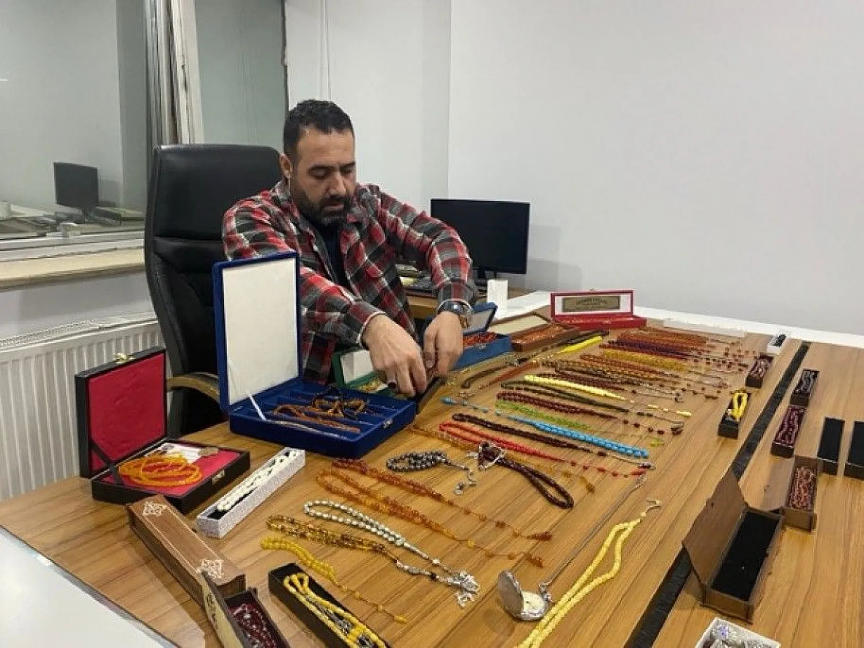 Daire fiyatına tespih koleksiyonu