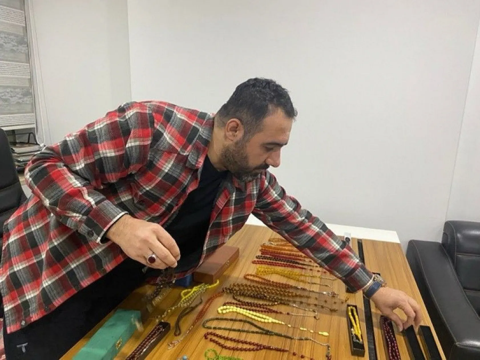 Daire fiyatına tespih koleksiyonu