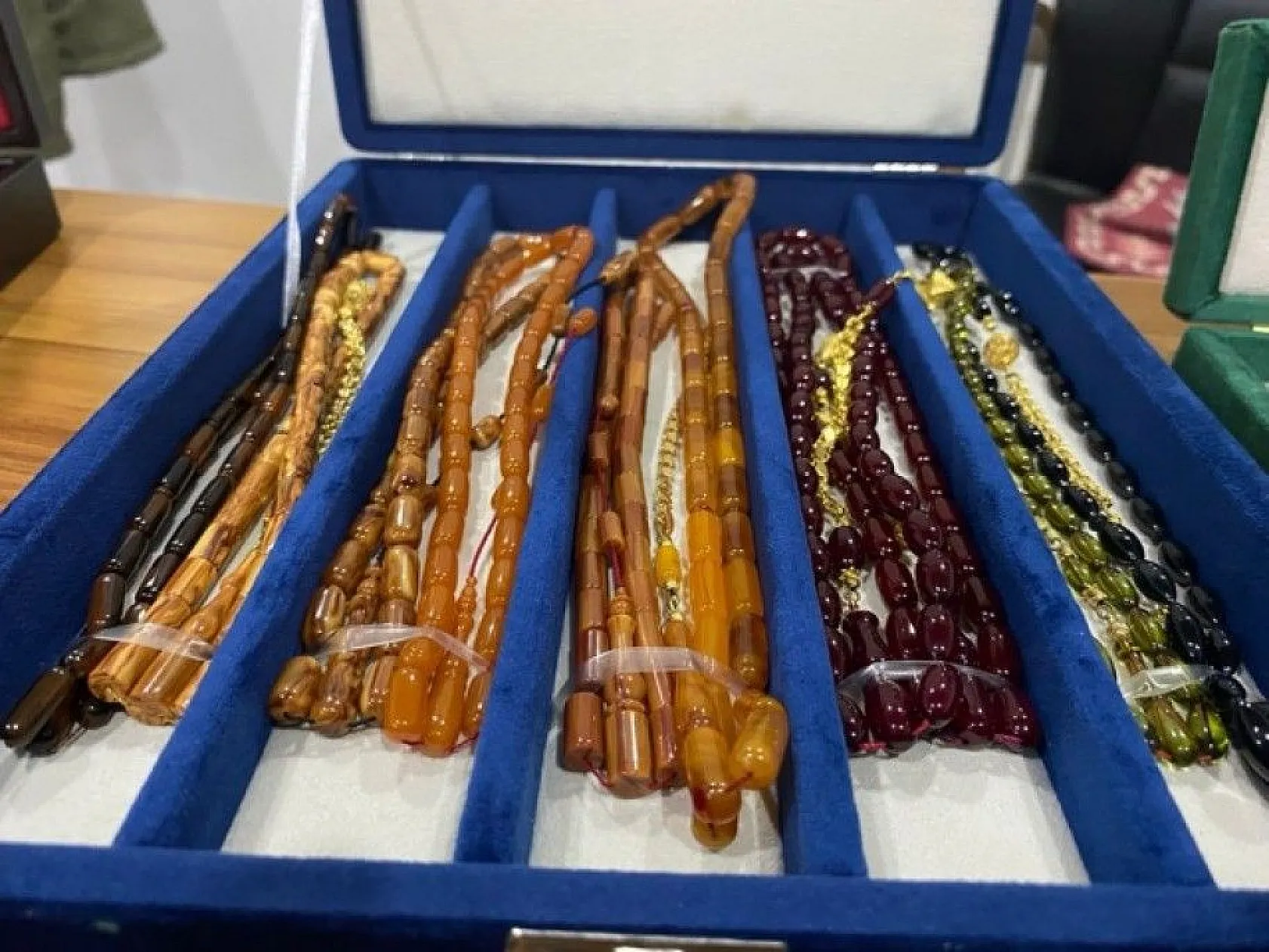 Daire fiyatına tespih koleksiyonu