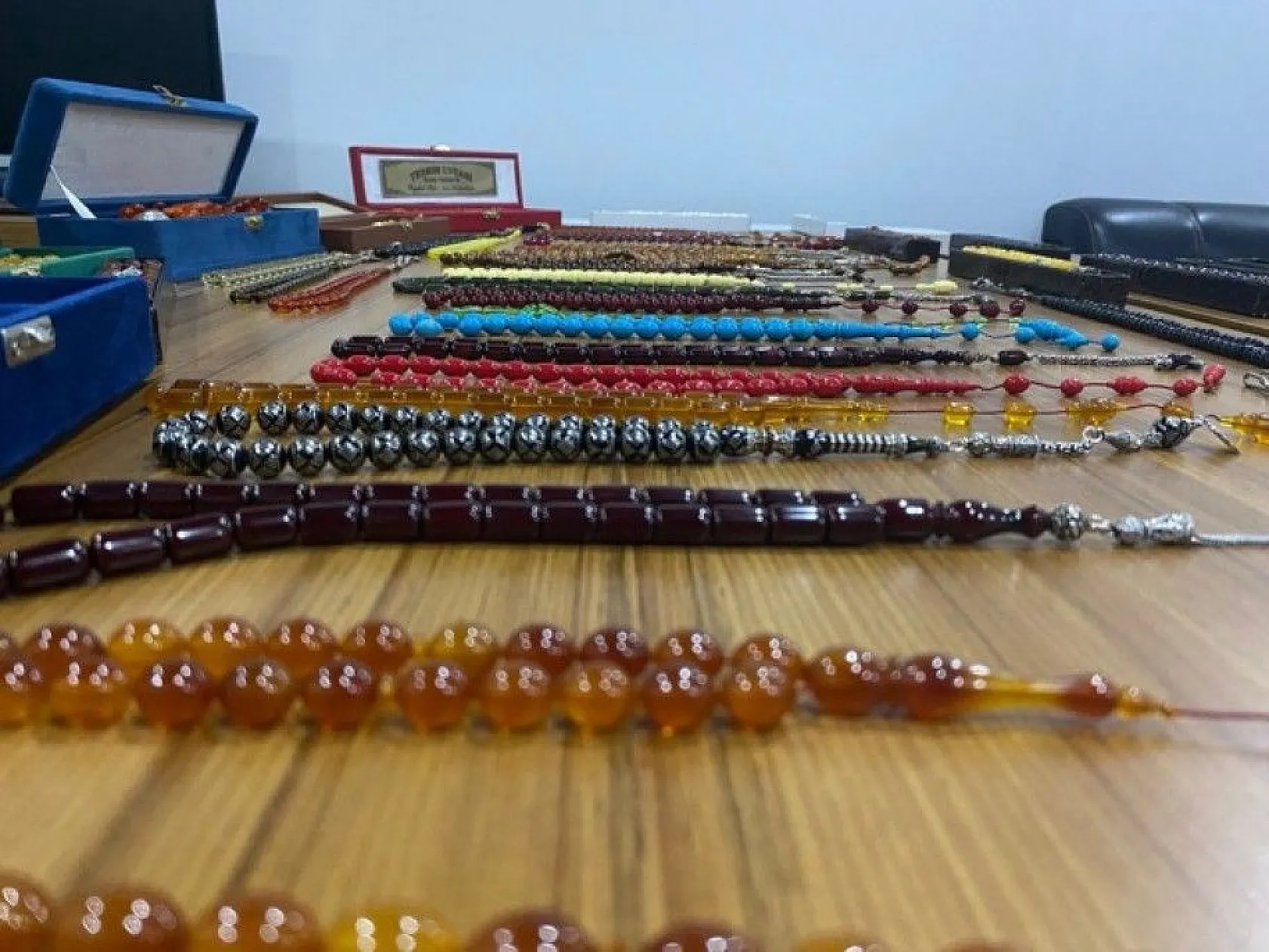 Daire fiyatına tespih koleksiyonu