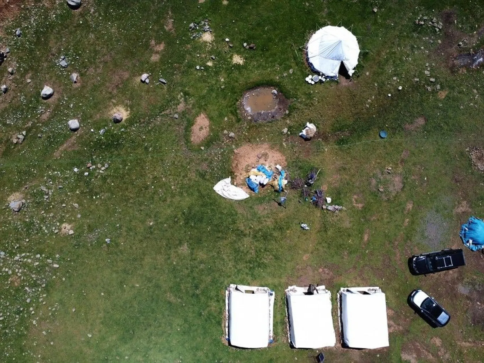 Göçer annelerin ömrü yolda ve çadırda geçiyor