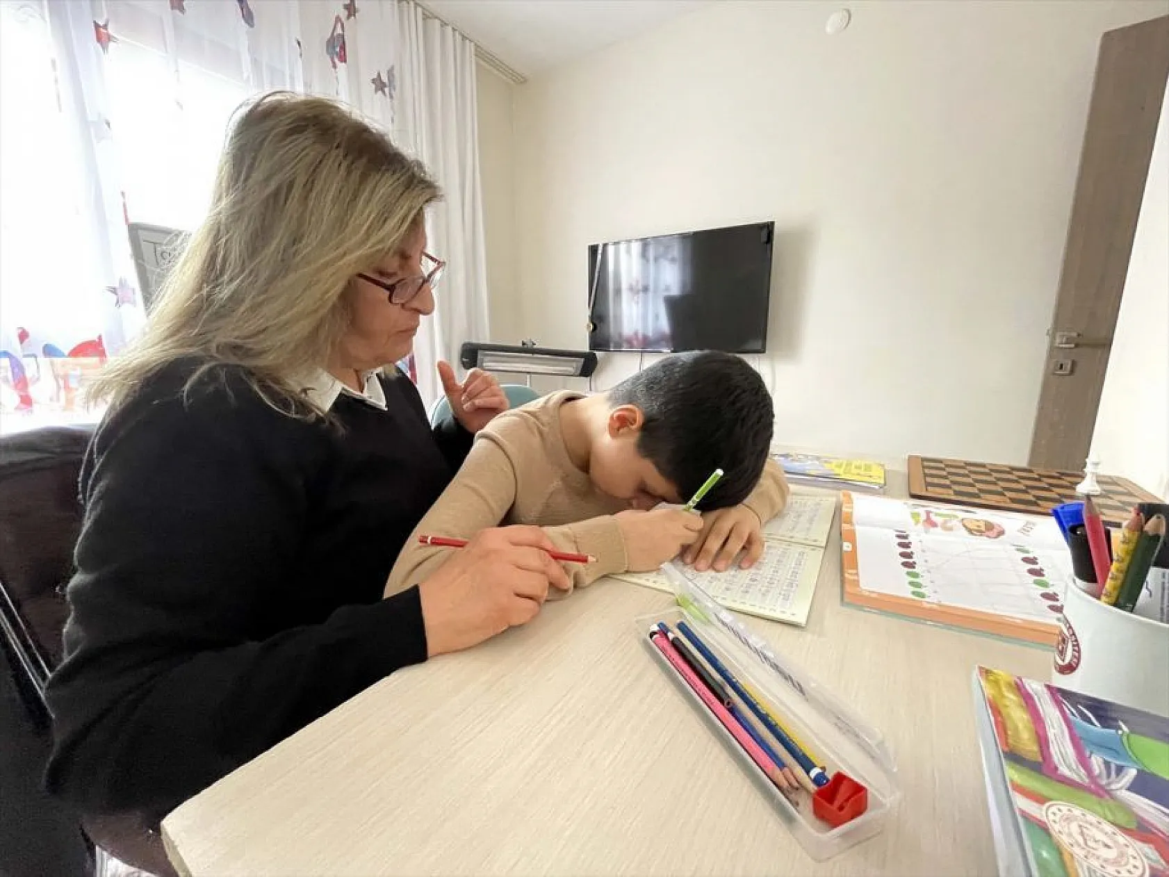 Küçük Taha, okul hasretini evinde gideriyor