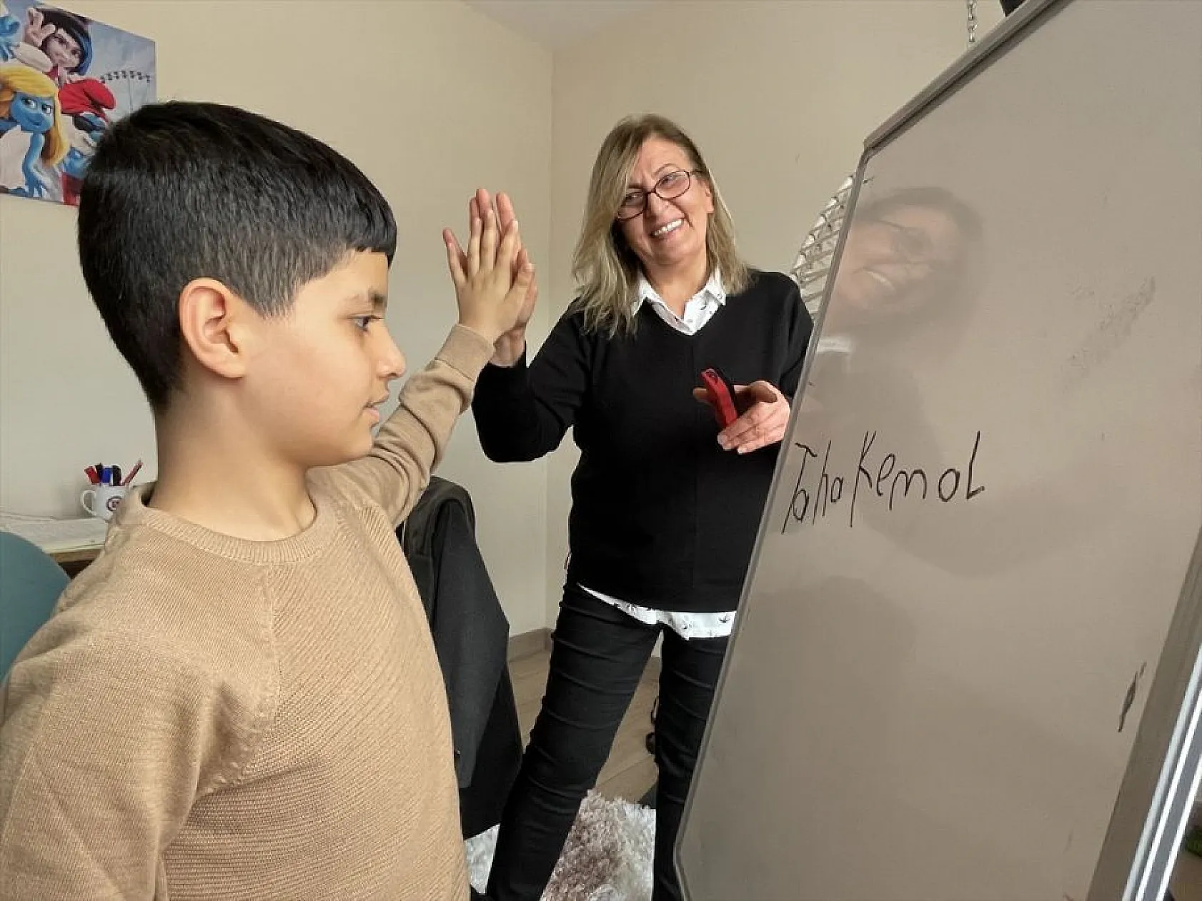 Küçük Taha, okul hasretini evinde gideriyor