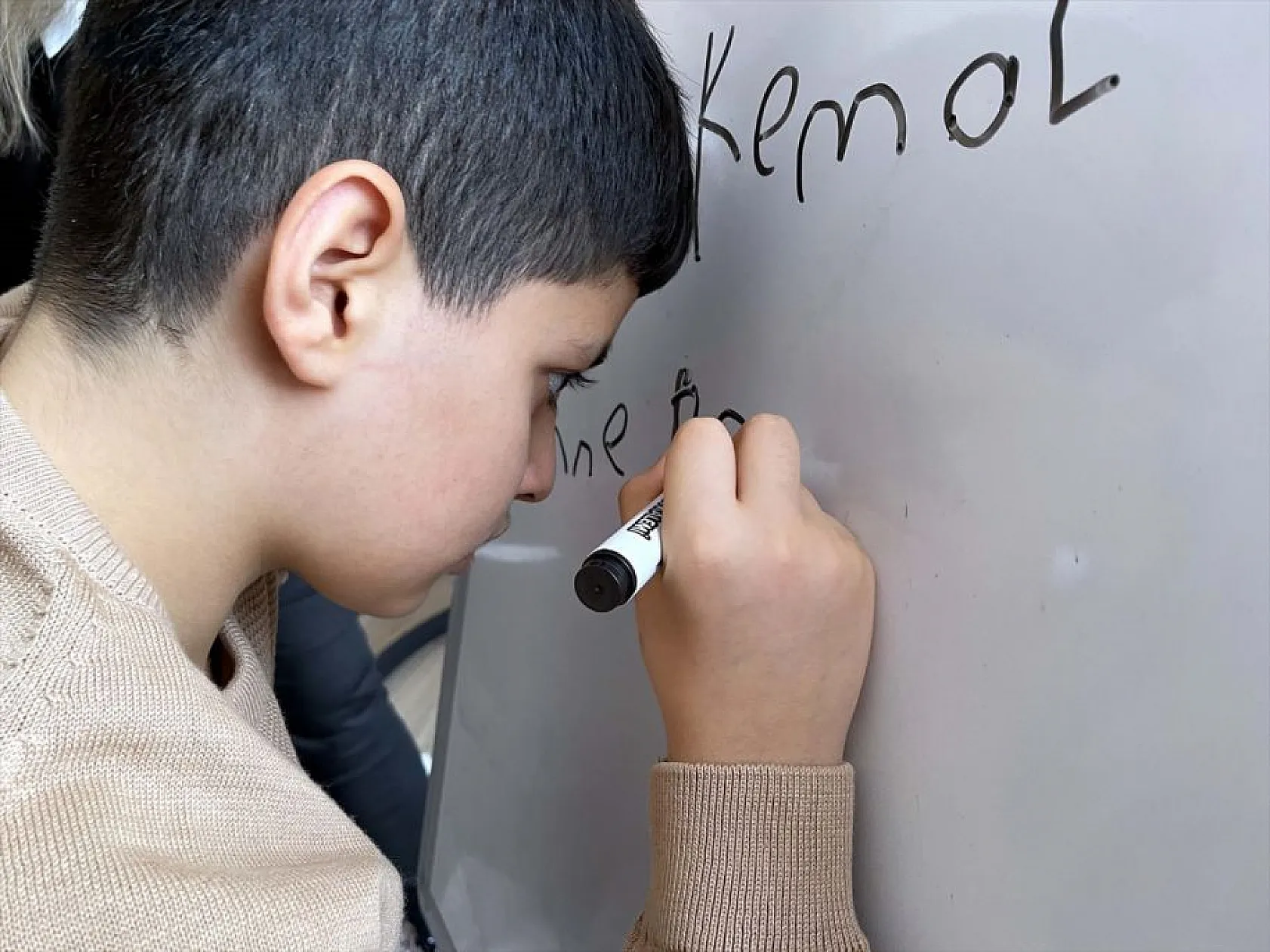 Küçük Taha, okul hasretini evinde gideriyor